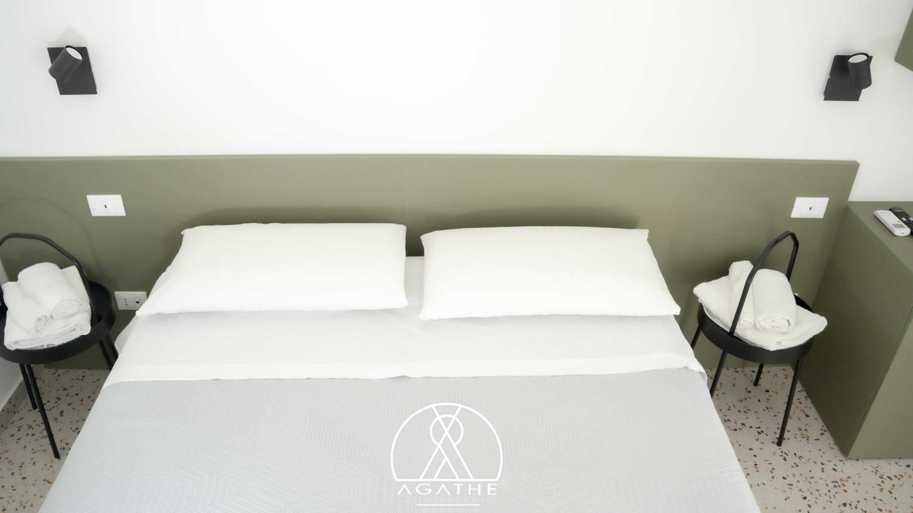 Deluxe Double Room with Balcony and Sea View - Photo 12