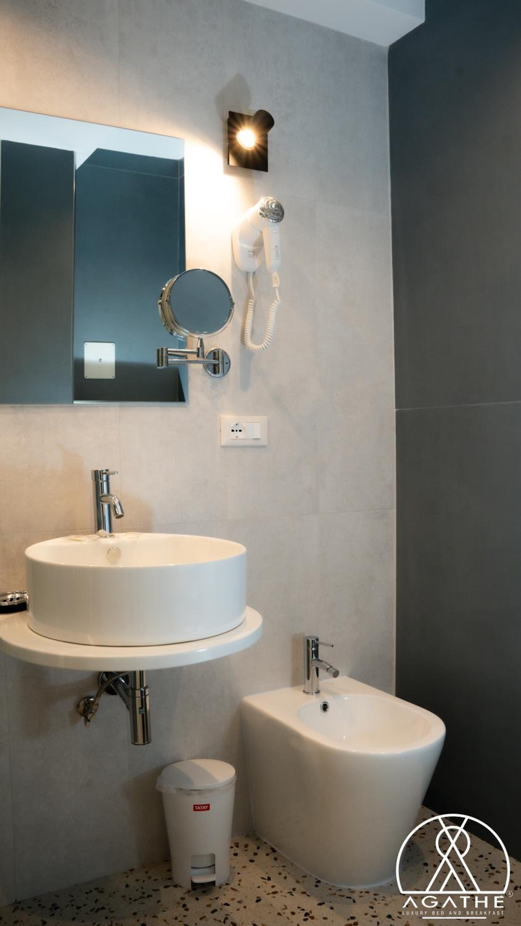 Deluxe Double Room with Balcony and Sea View - Photo 5