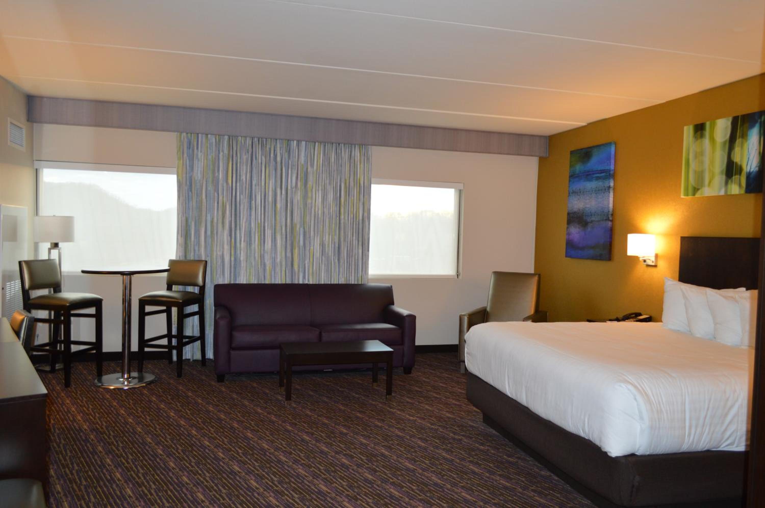 River Tower Premium King