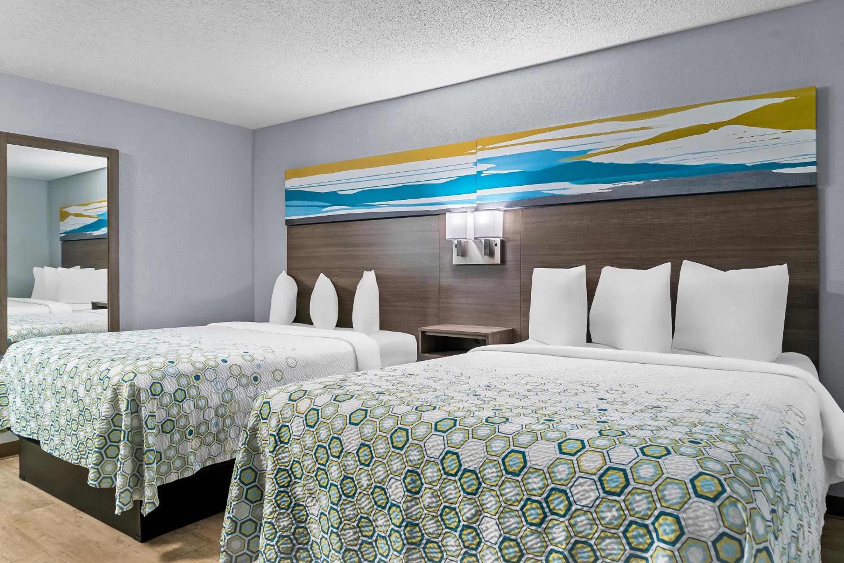 Studio Room with Two Queen Beds Non-Smoking - Photo 1