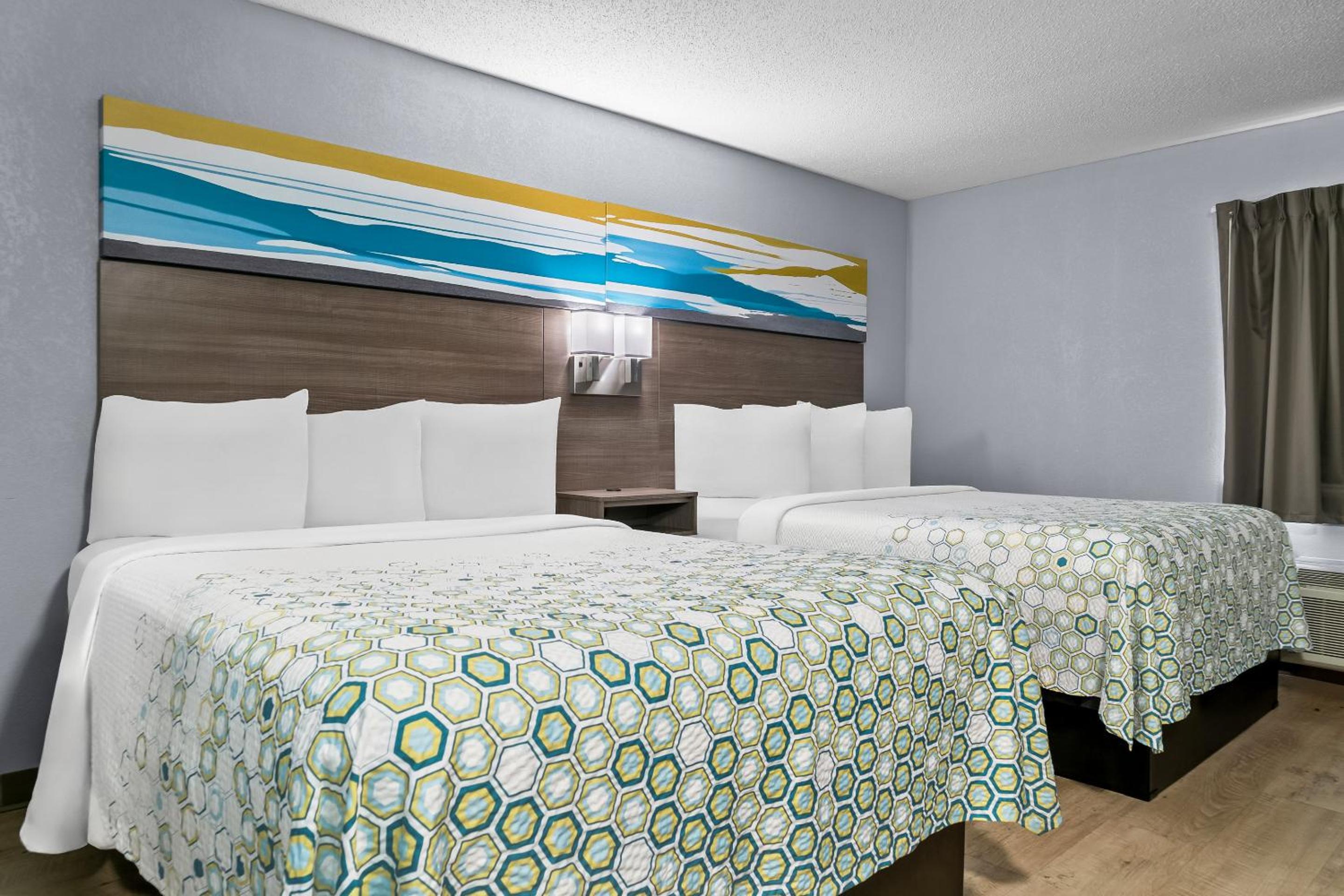Studio Room with Two Queen Beds Non-Smoking - Photo 4
