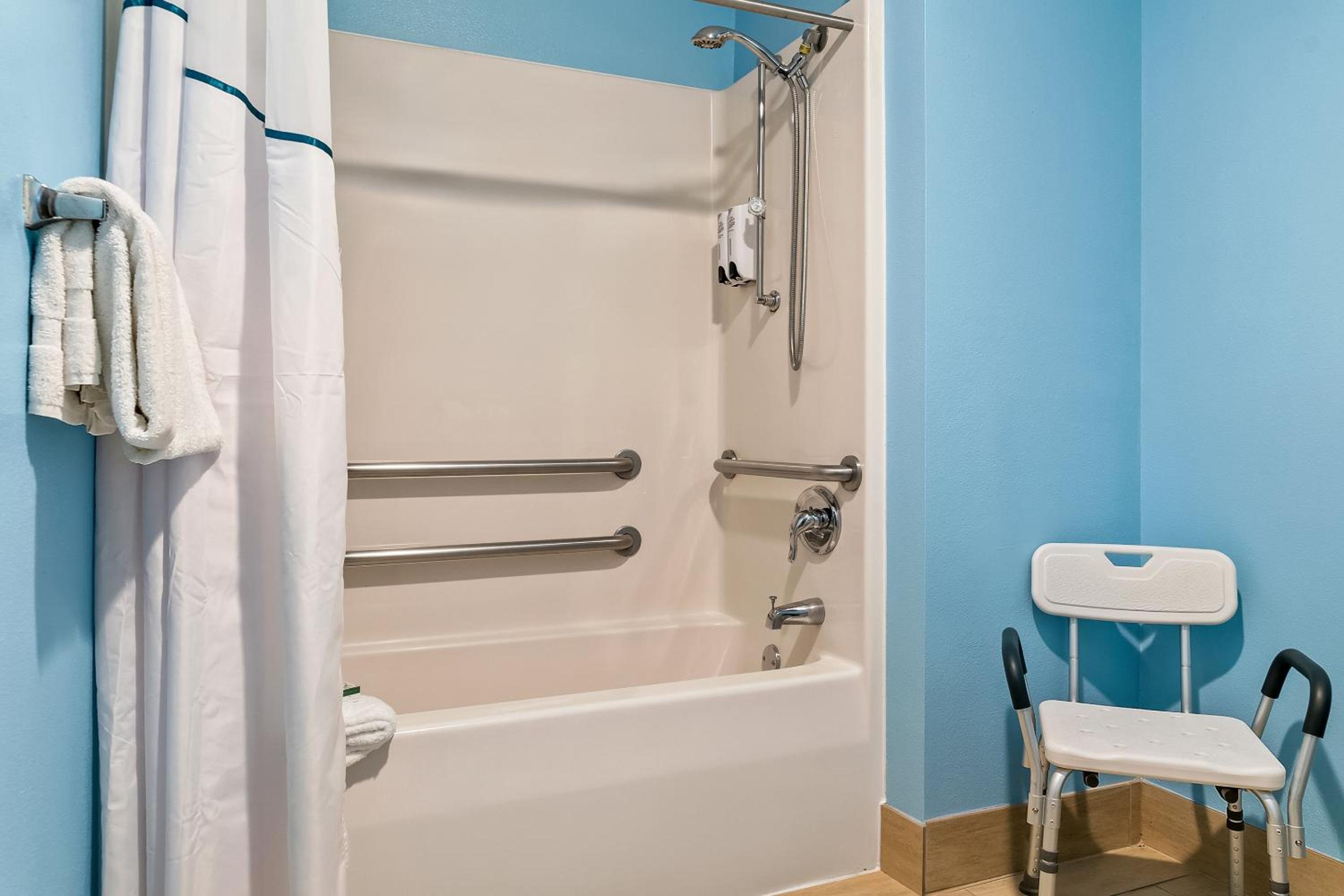 Studio King Room Disability Access Non-Smoking - Photo 8