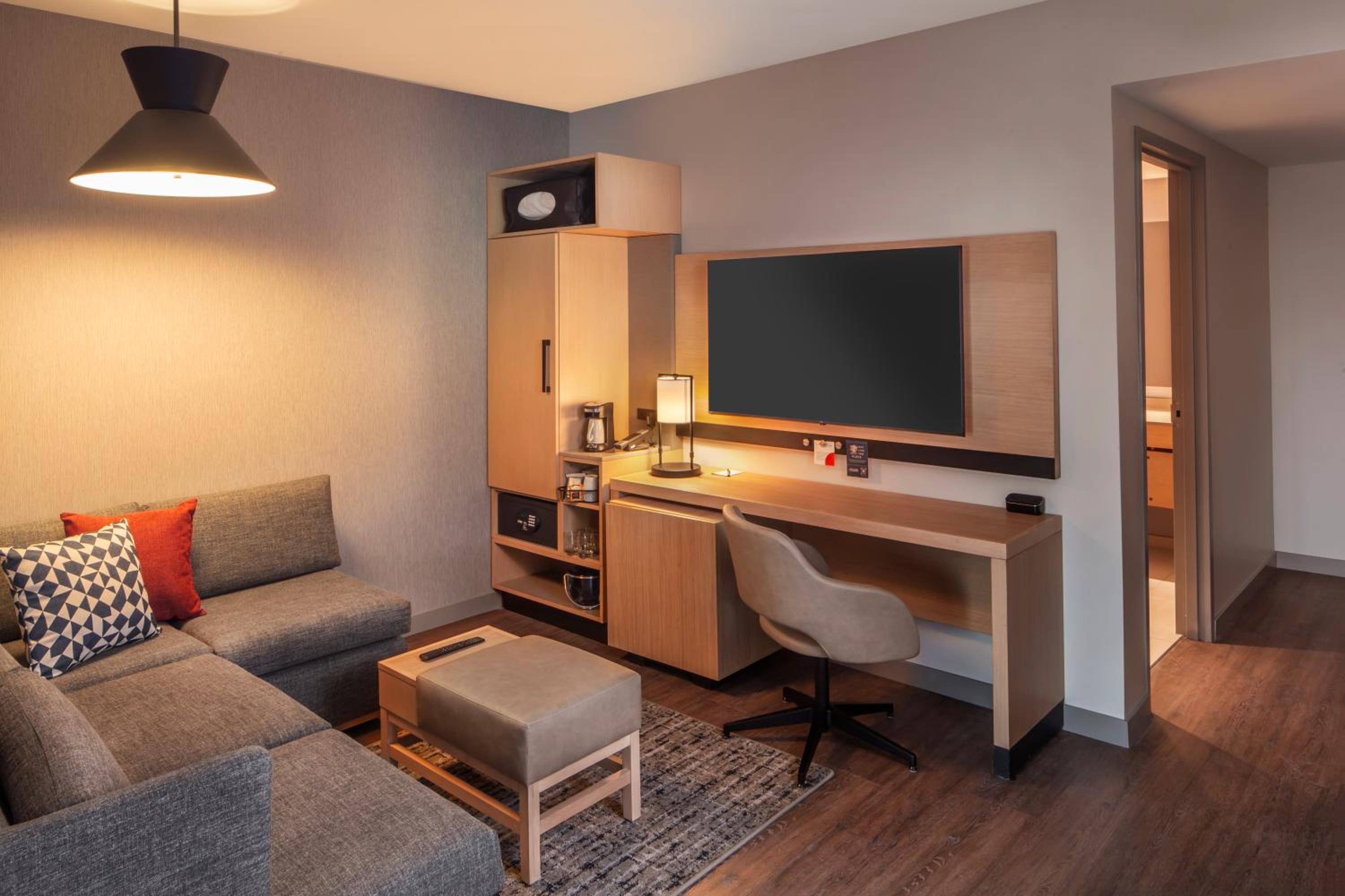 King Suite with Sofa Bed and Roll-In Shower - Disability Access
