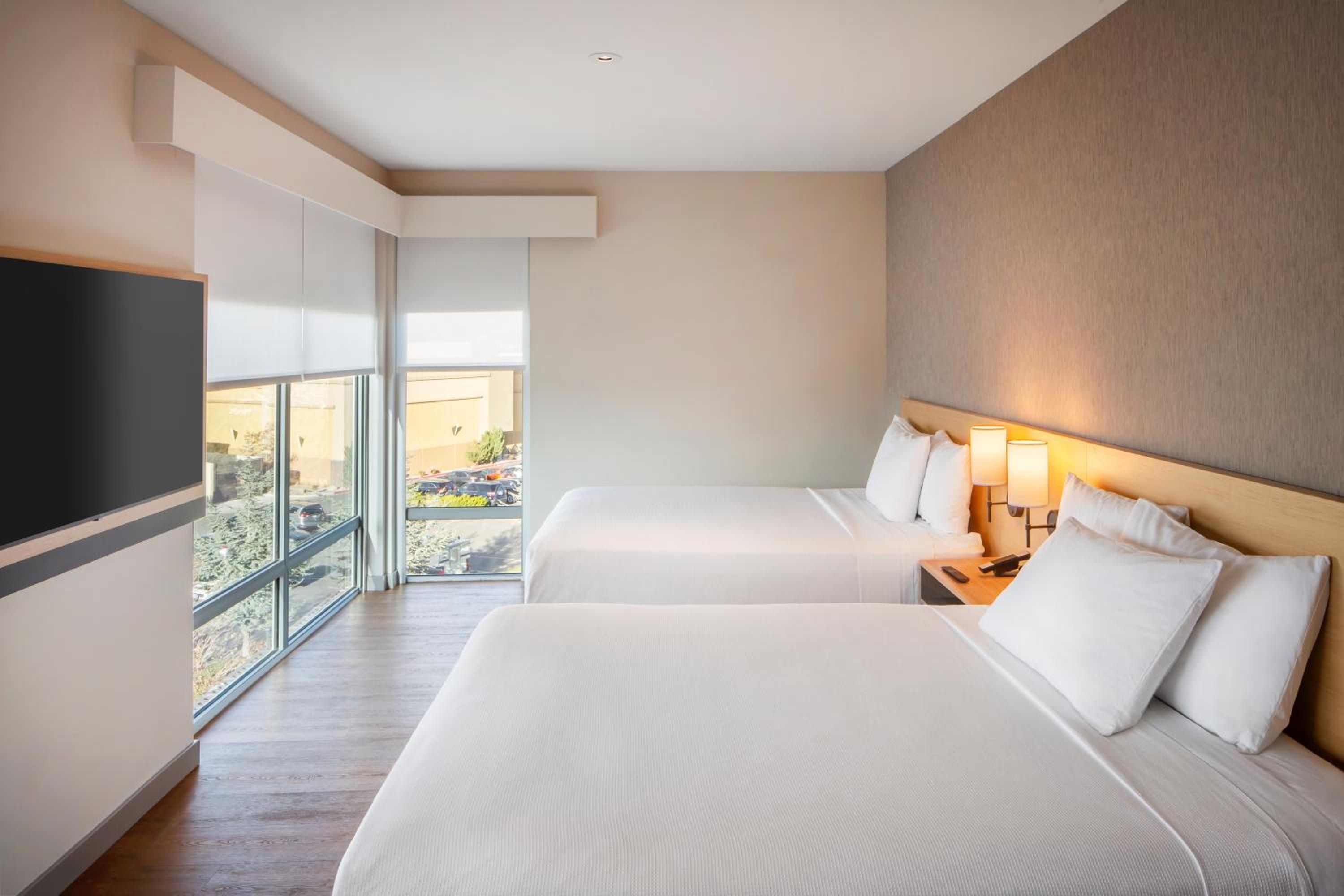 Queen Suite with Two Queen Beds and Tub - Disability Access, photo 6