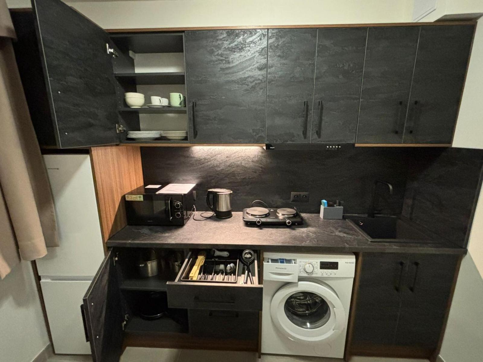 One-Bedroom Apartment photo 2