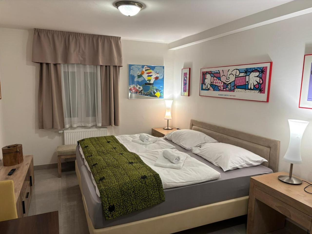 One-Bedroom Apartment photo 1