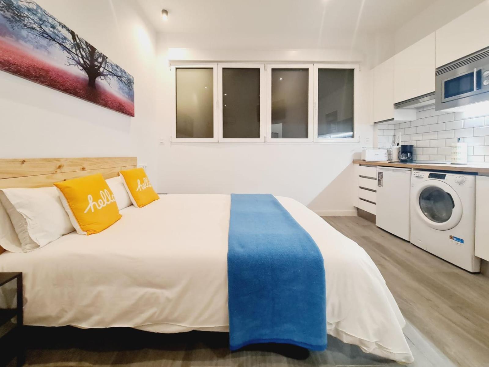 Estudio King con Sofá Cama