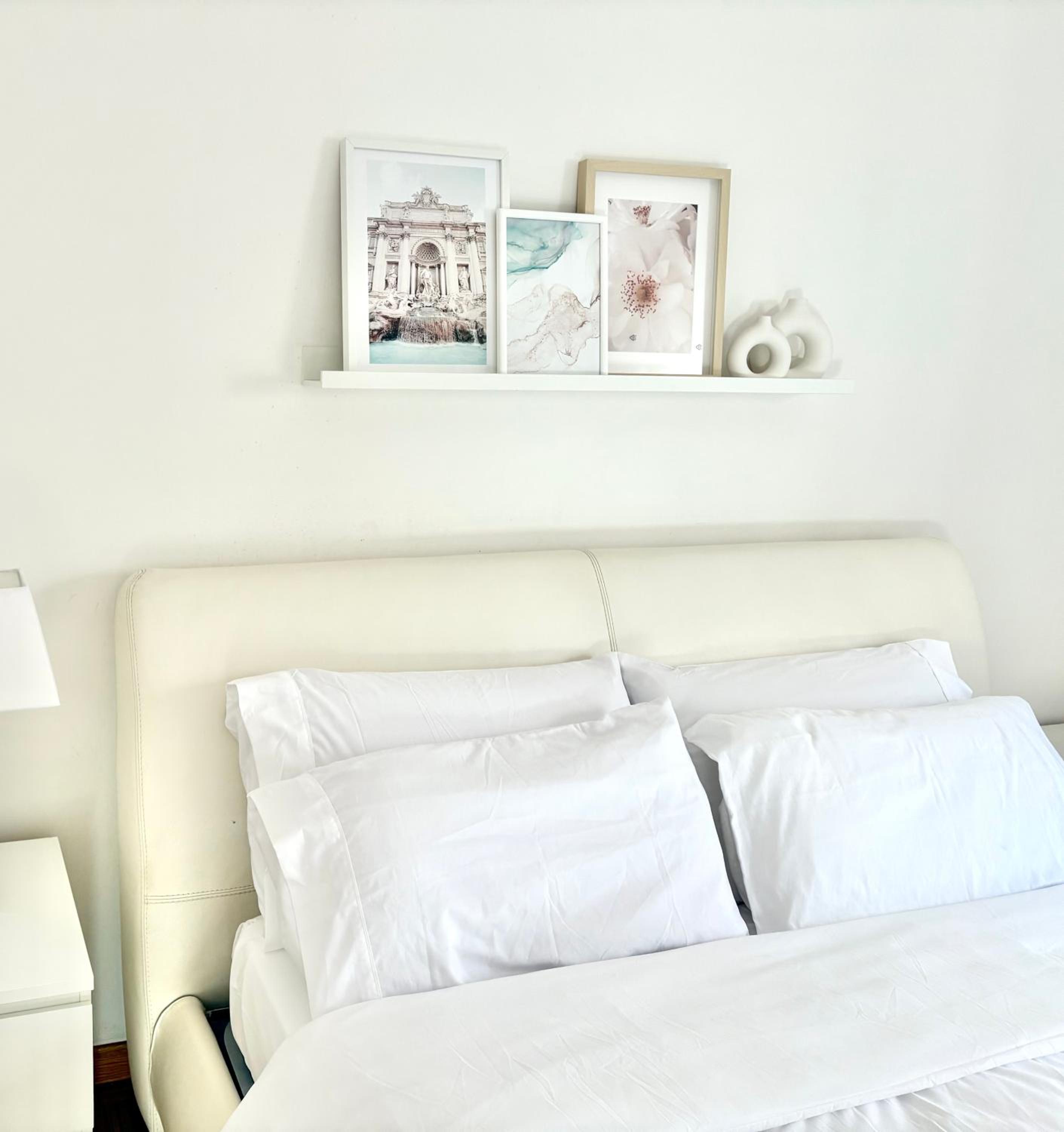 Deluxe One-Bedroom Apartment