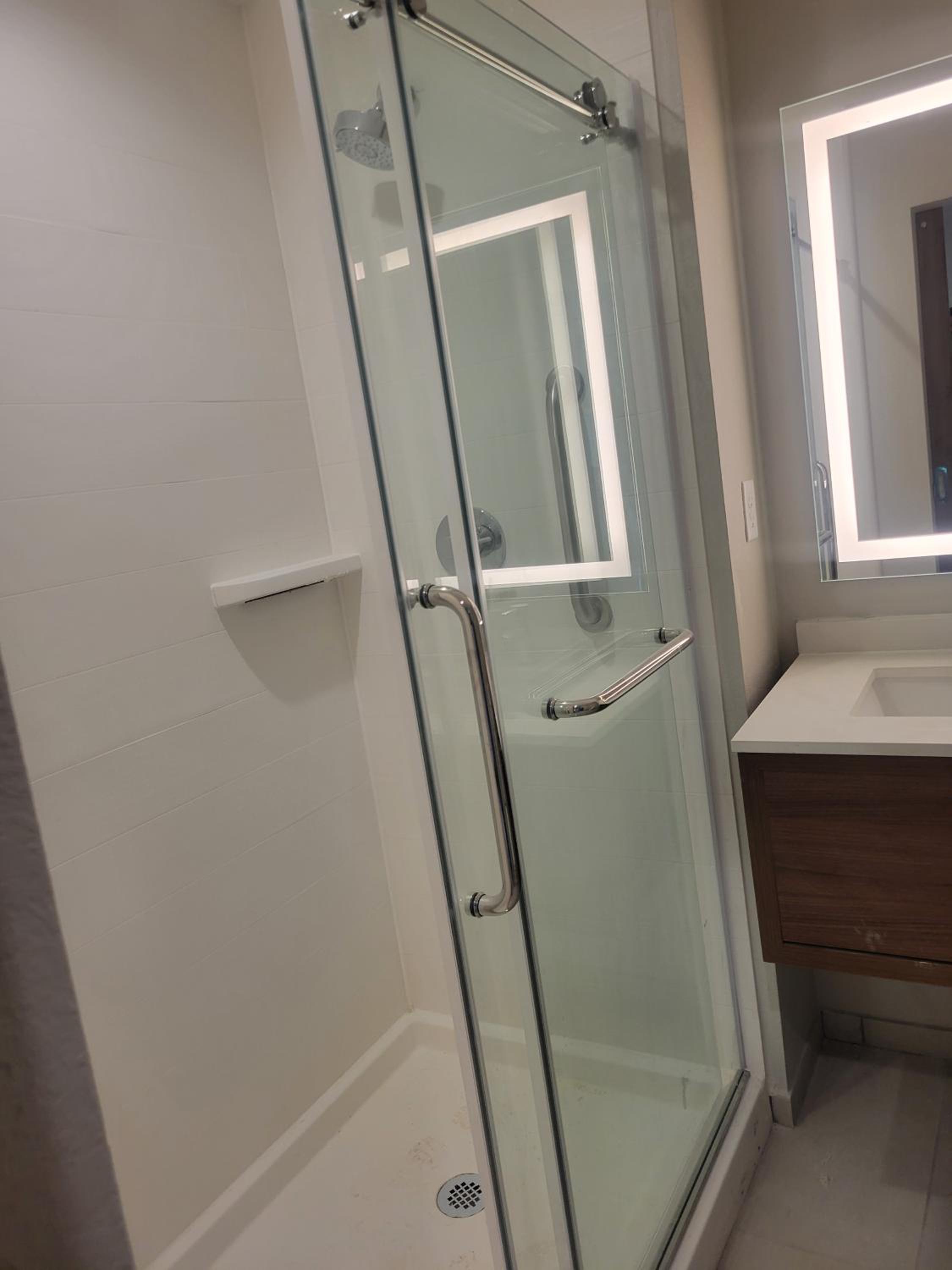 King Room - Mobility Access/Hearing Accessible - Photo 2