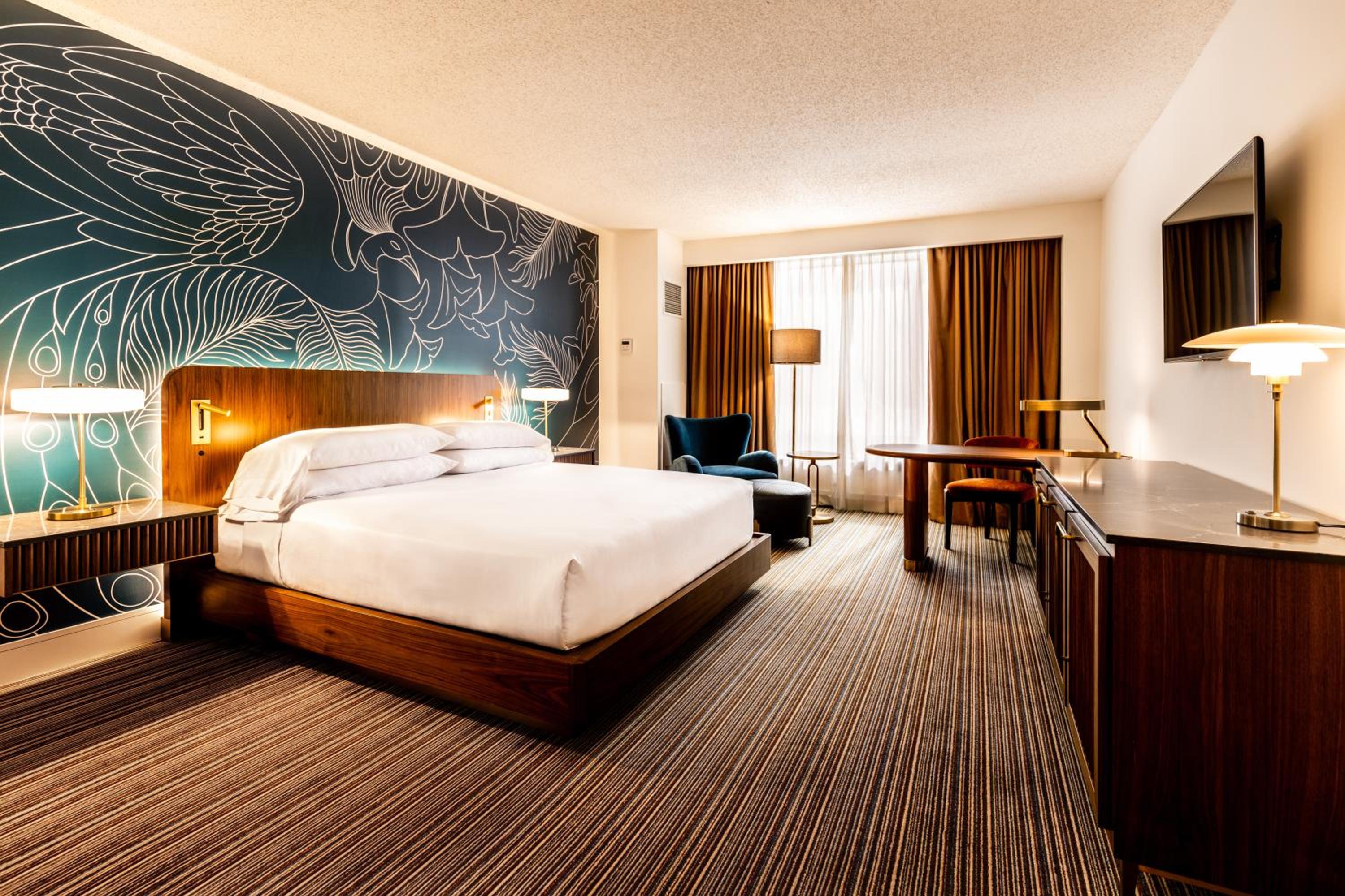 Deluxe King Room - Photo 2