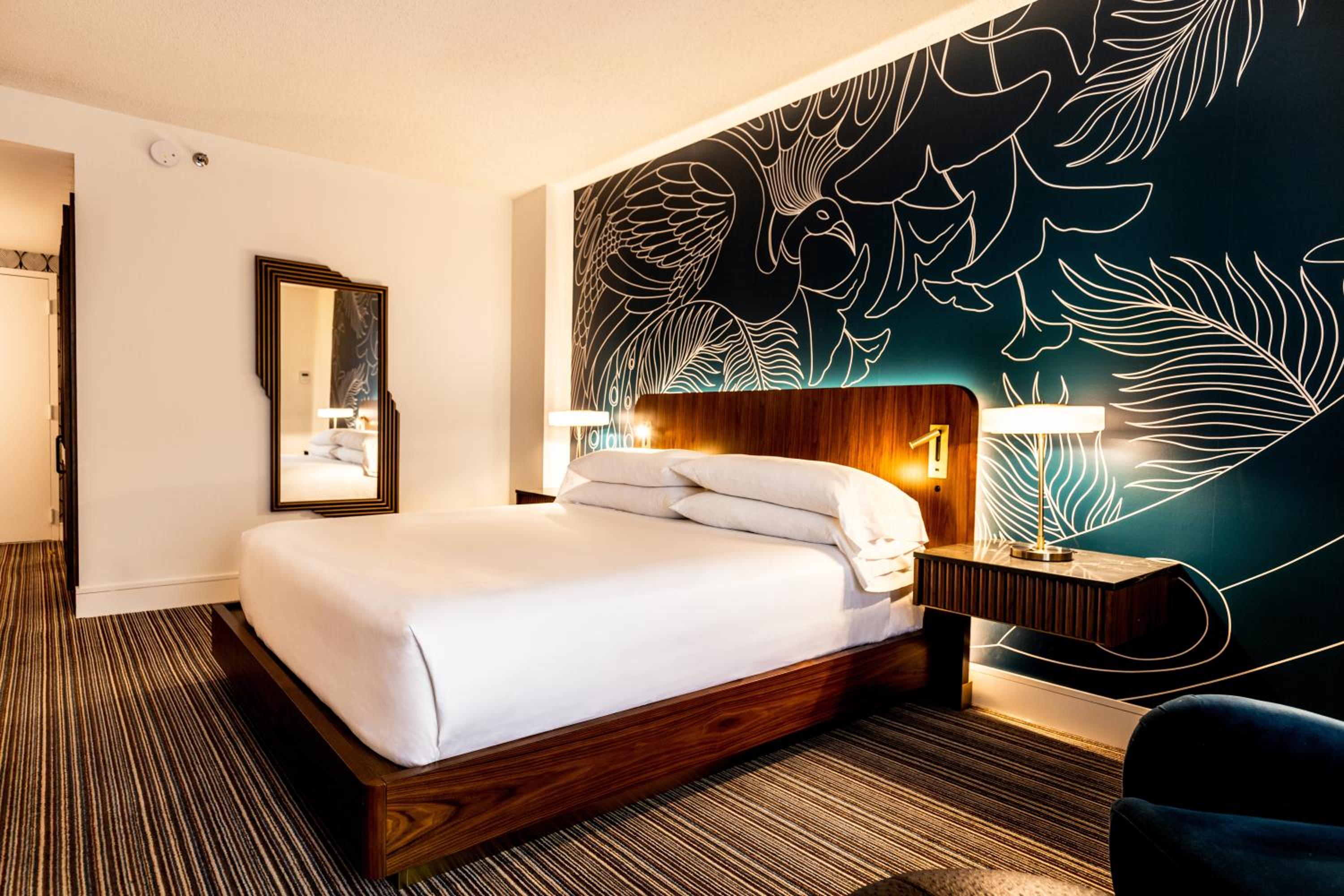 Deluxe King Room - Photo 3
