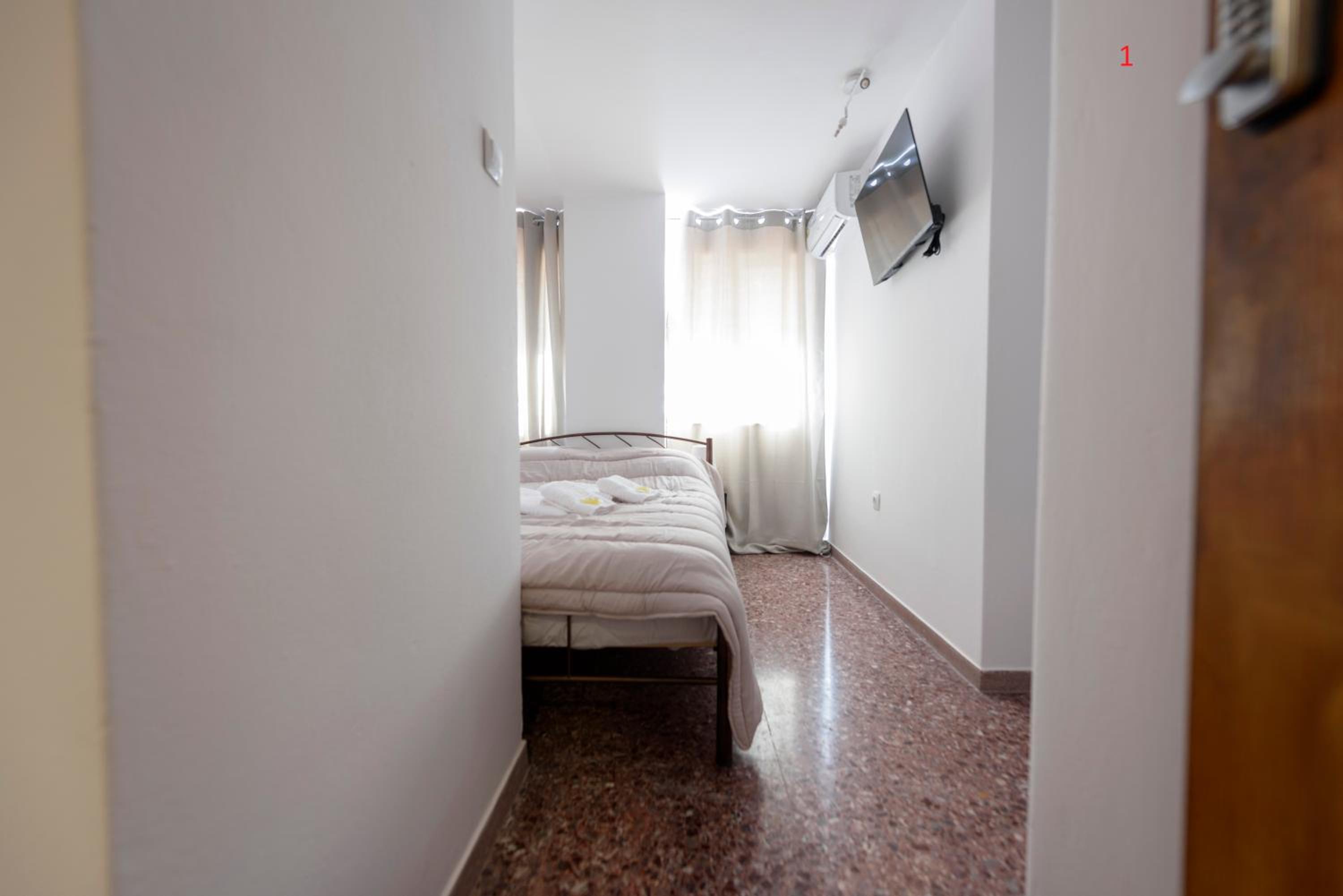 Economy Double Room photo 3