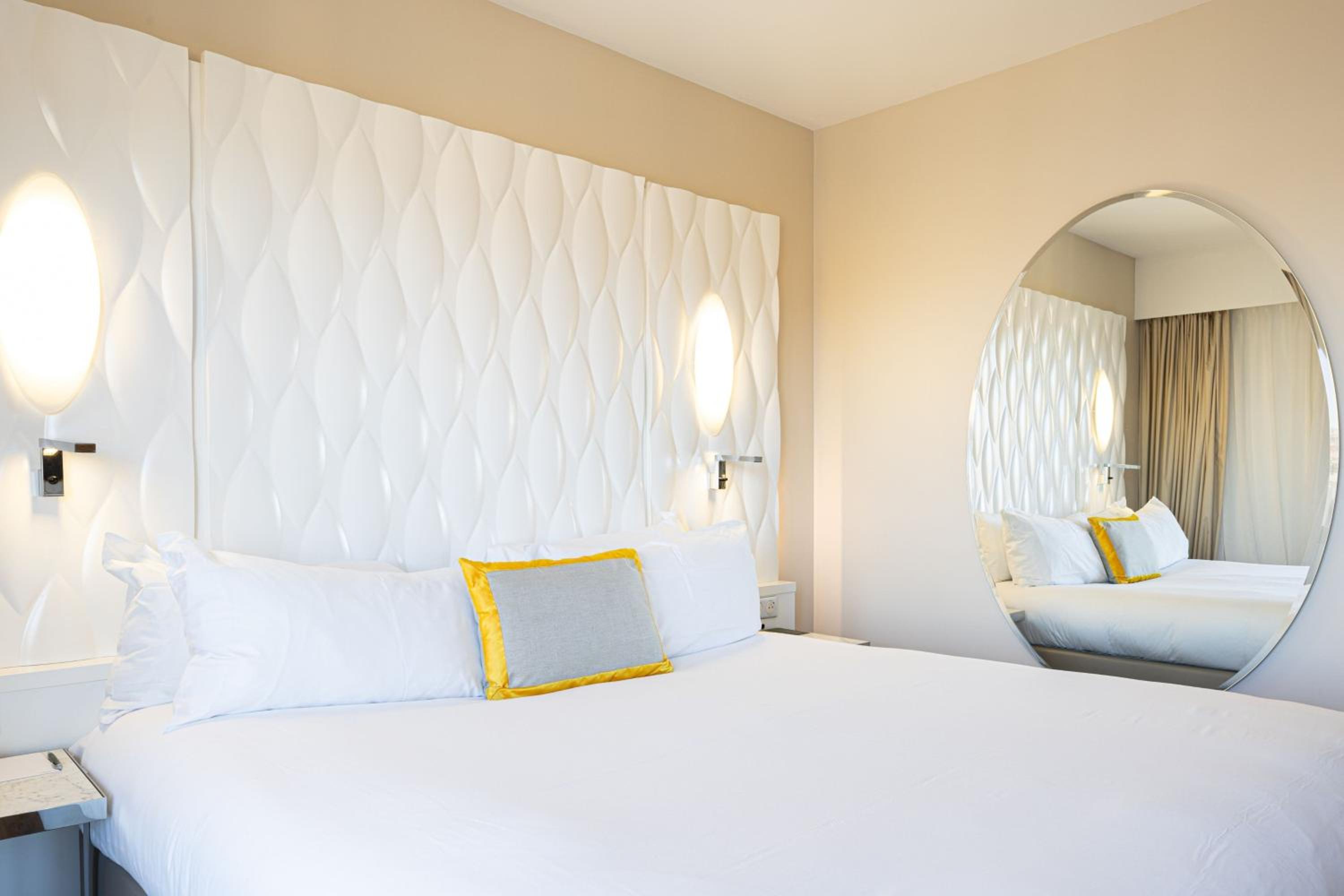 King Room with a Panoramic City View