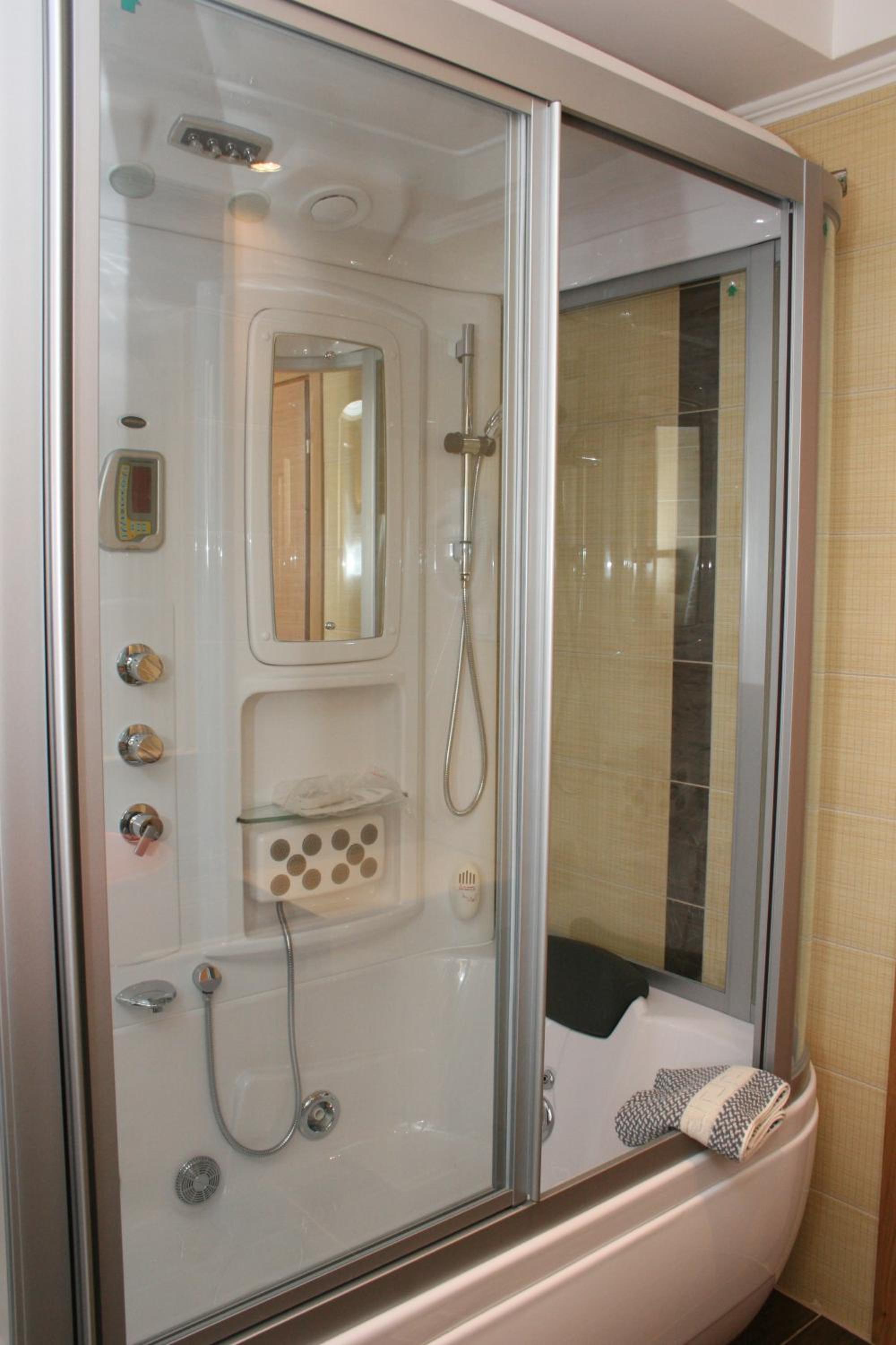 Suite - Photo 8