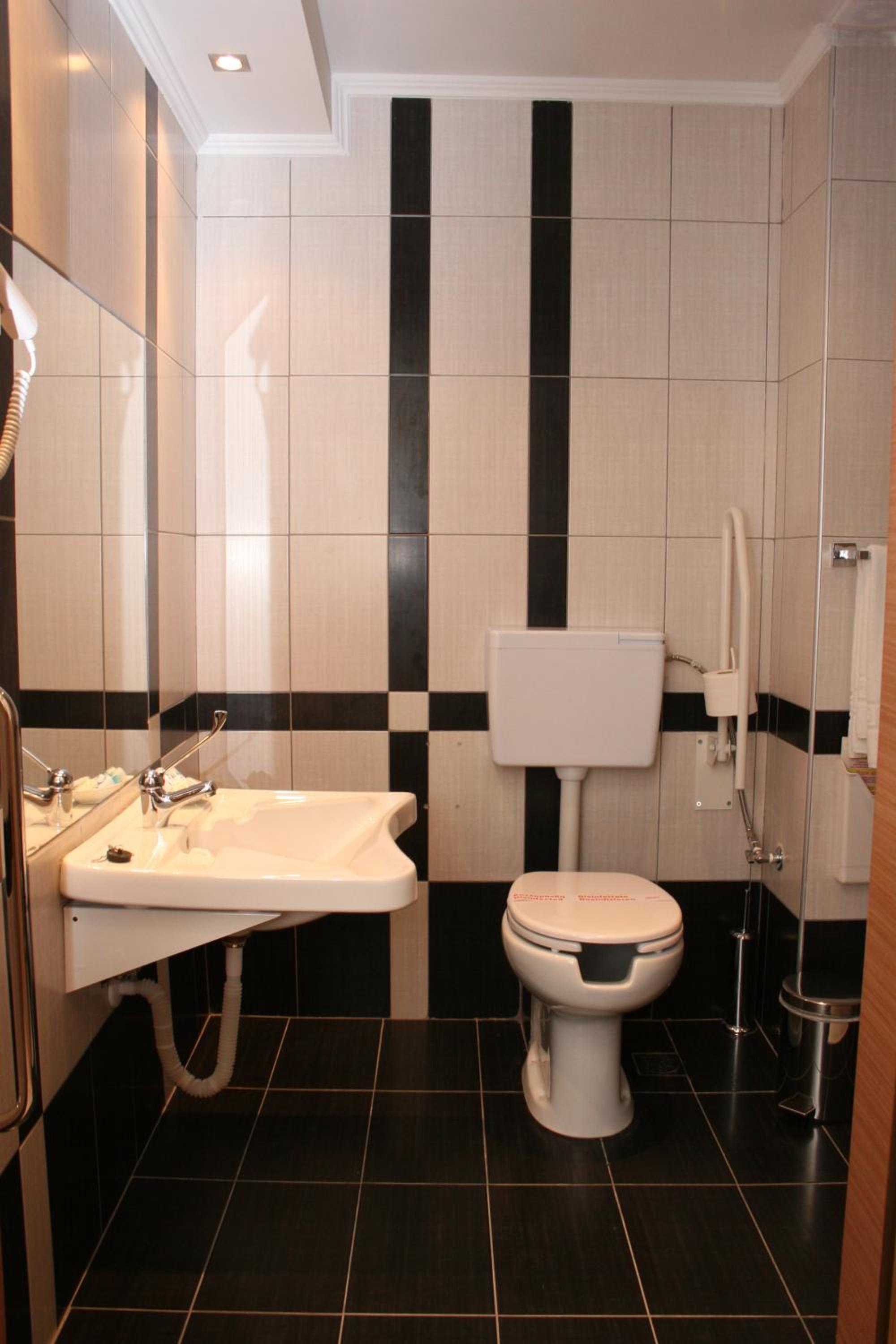 Double or Twin Room - Disability Access photo 2