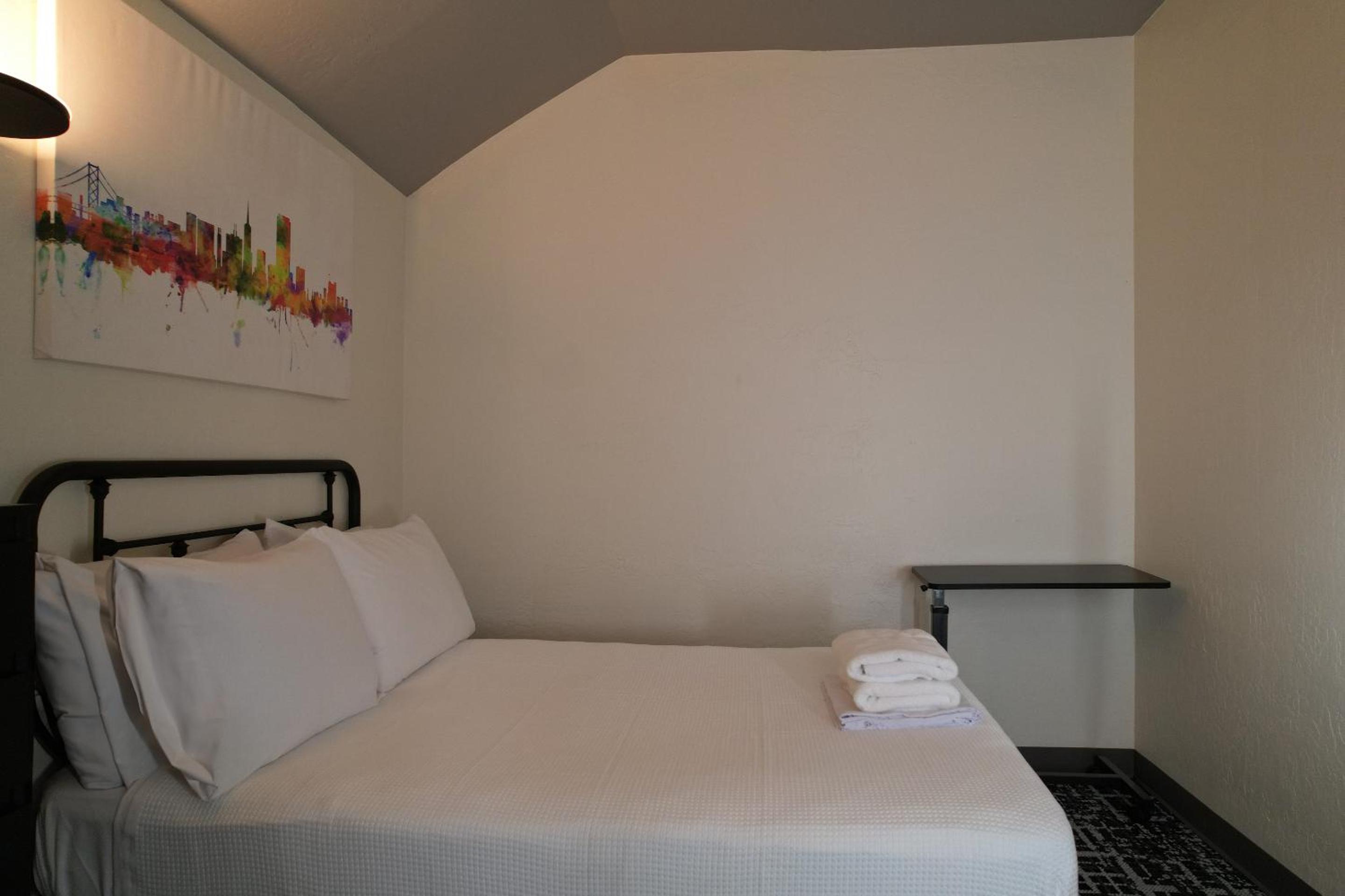 Full Bed (ADA) Room - Photo 9