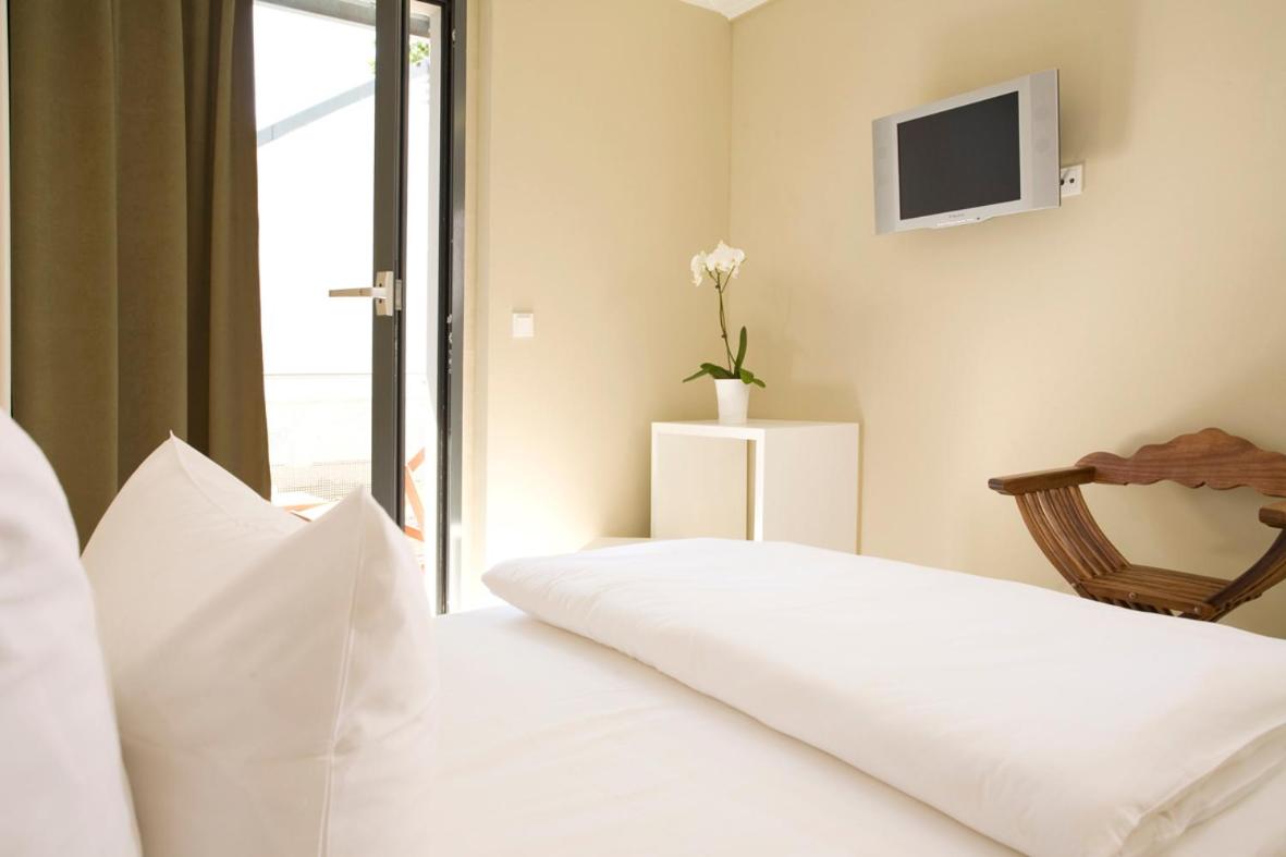 Double Room - Photo 11