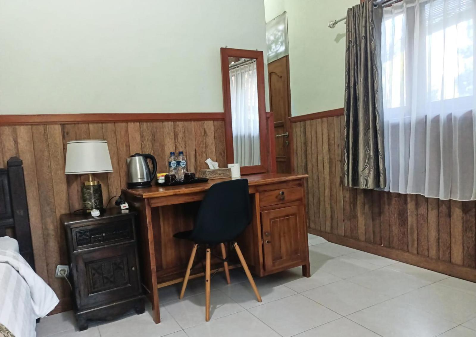 Standard Double Room - Photo 11
