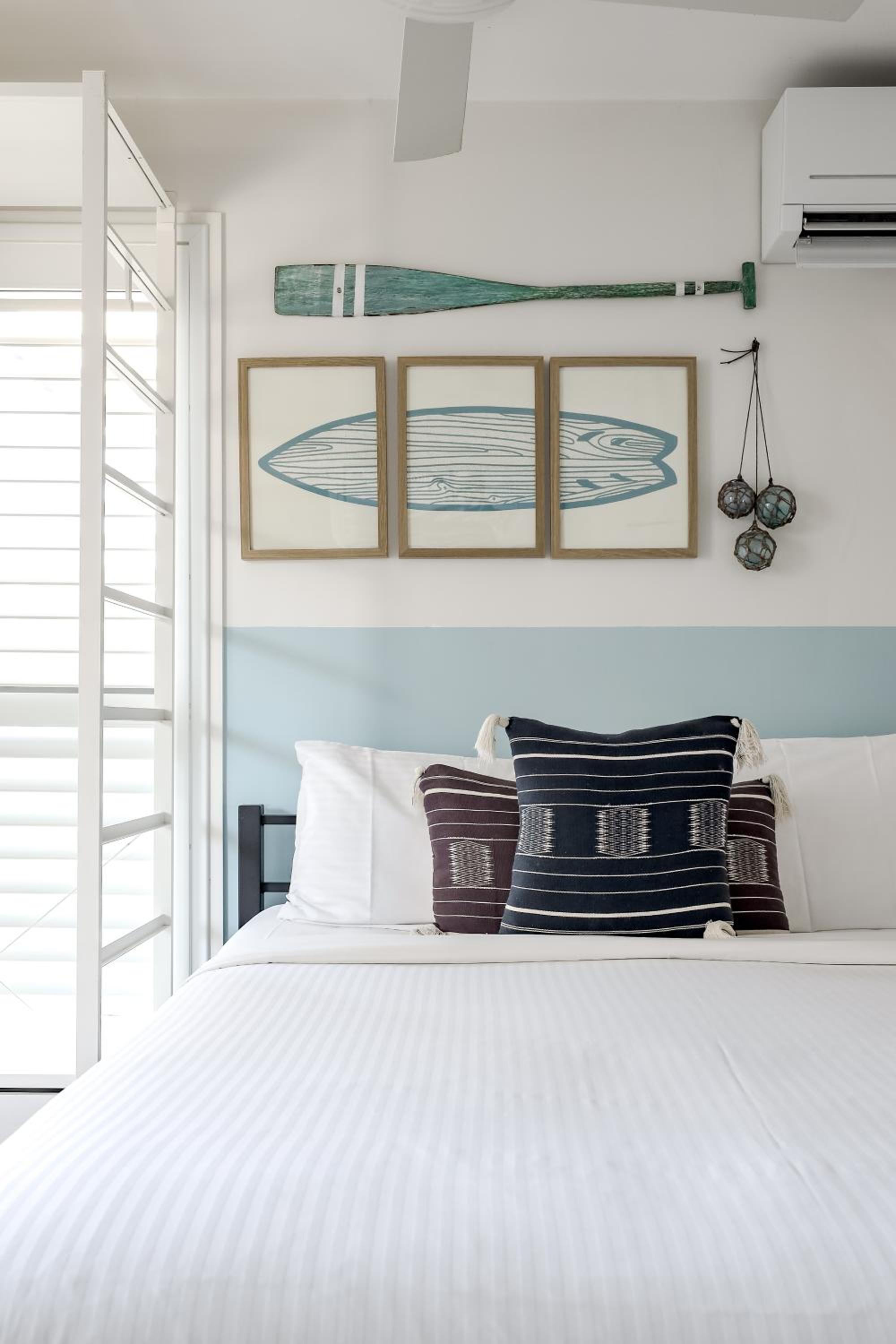Queen Room with shared Bathroom