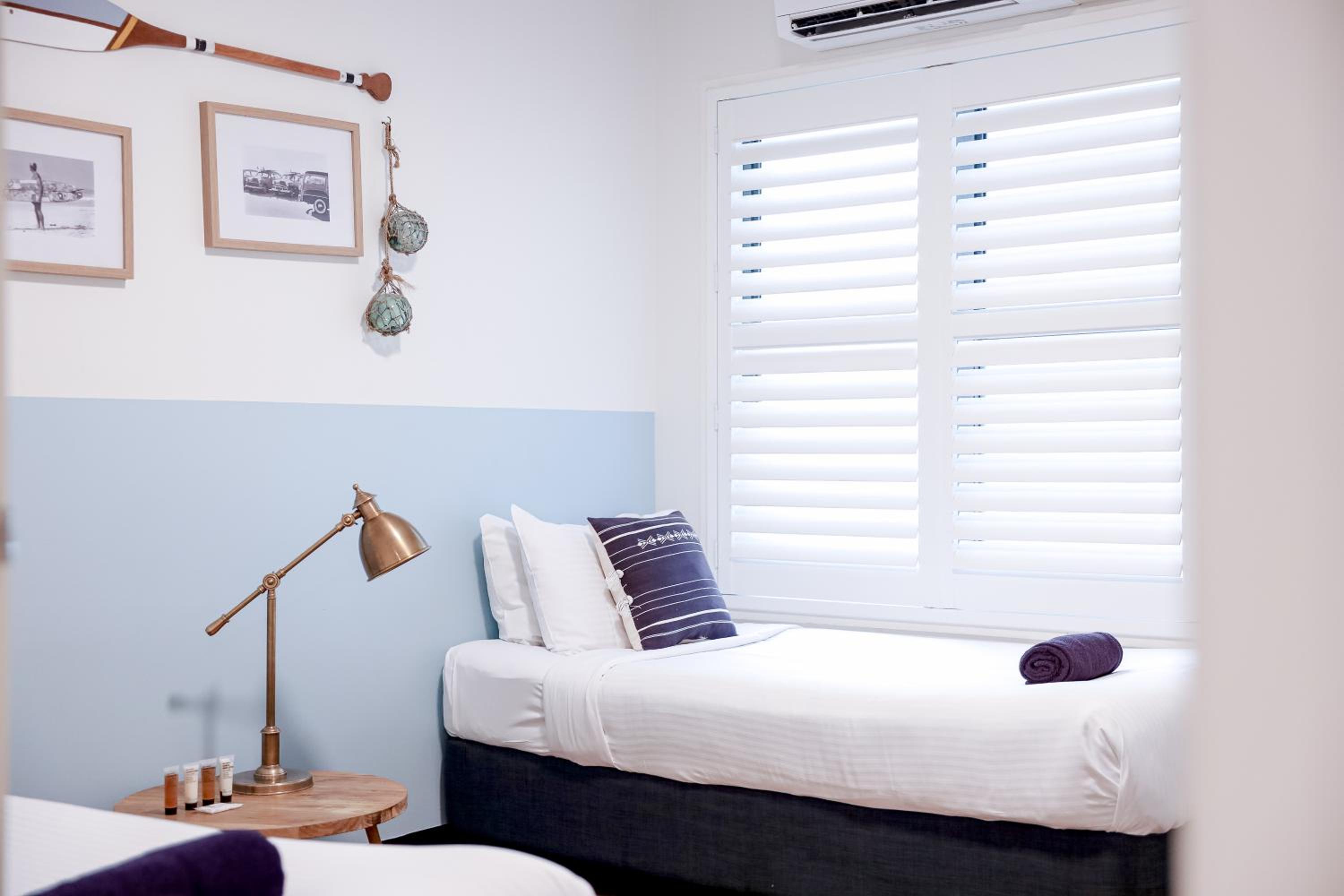 Twin Room with shared Bathroom