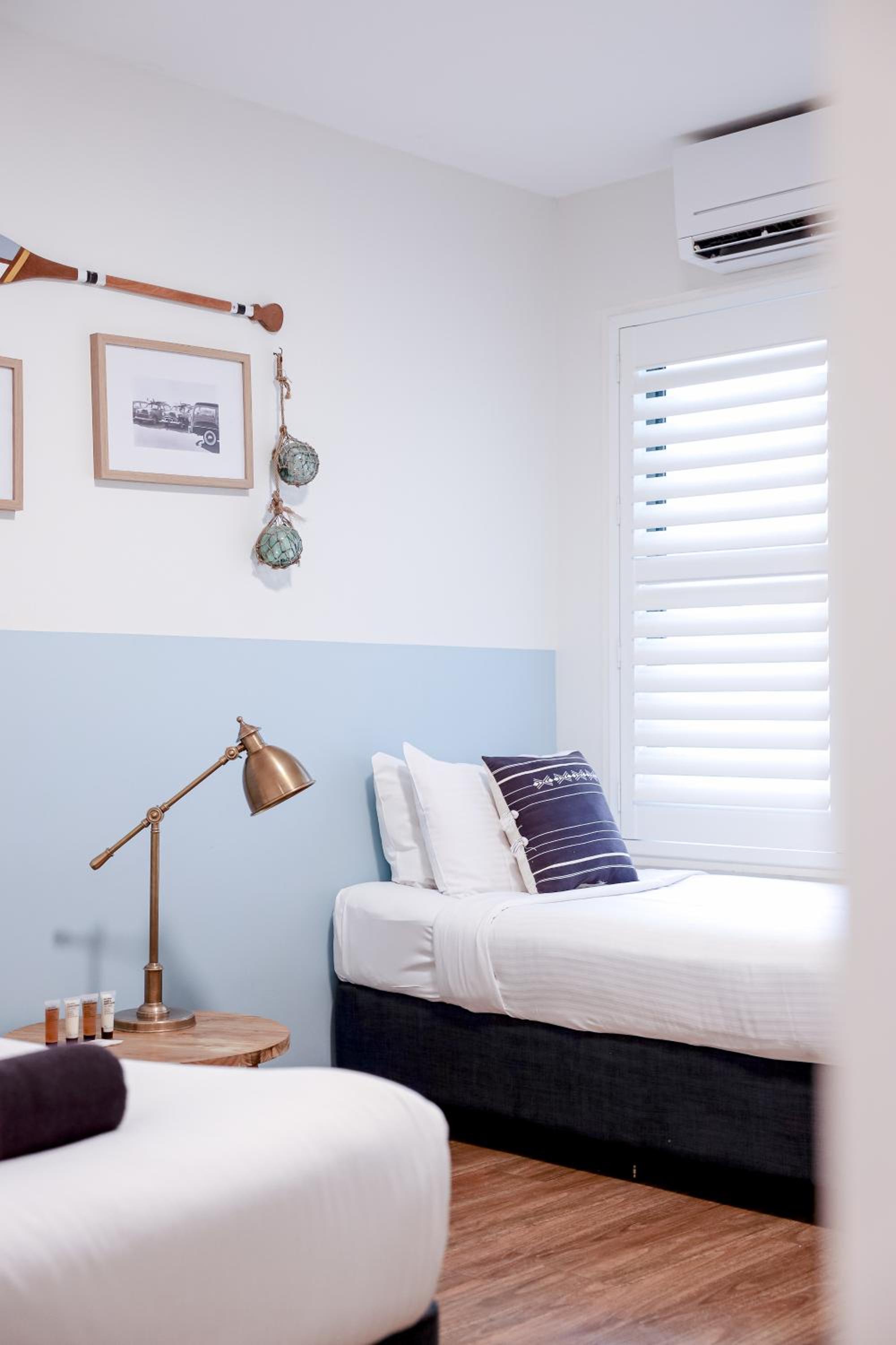 Twin Room with shared Bathroom