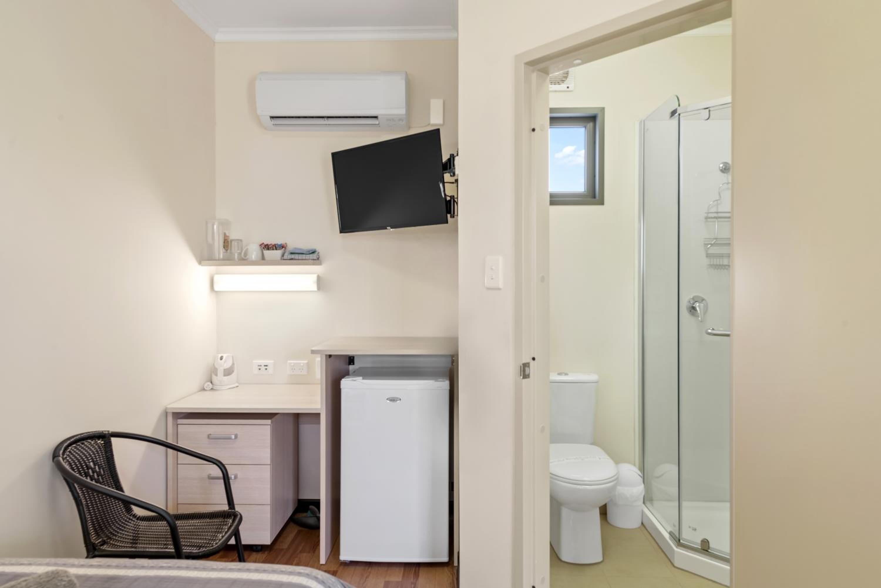 Standard Accessible Room - Photo 2