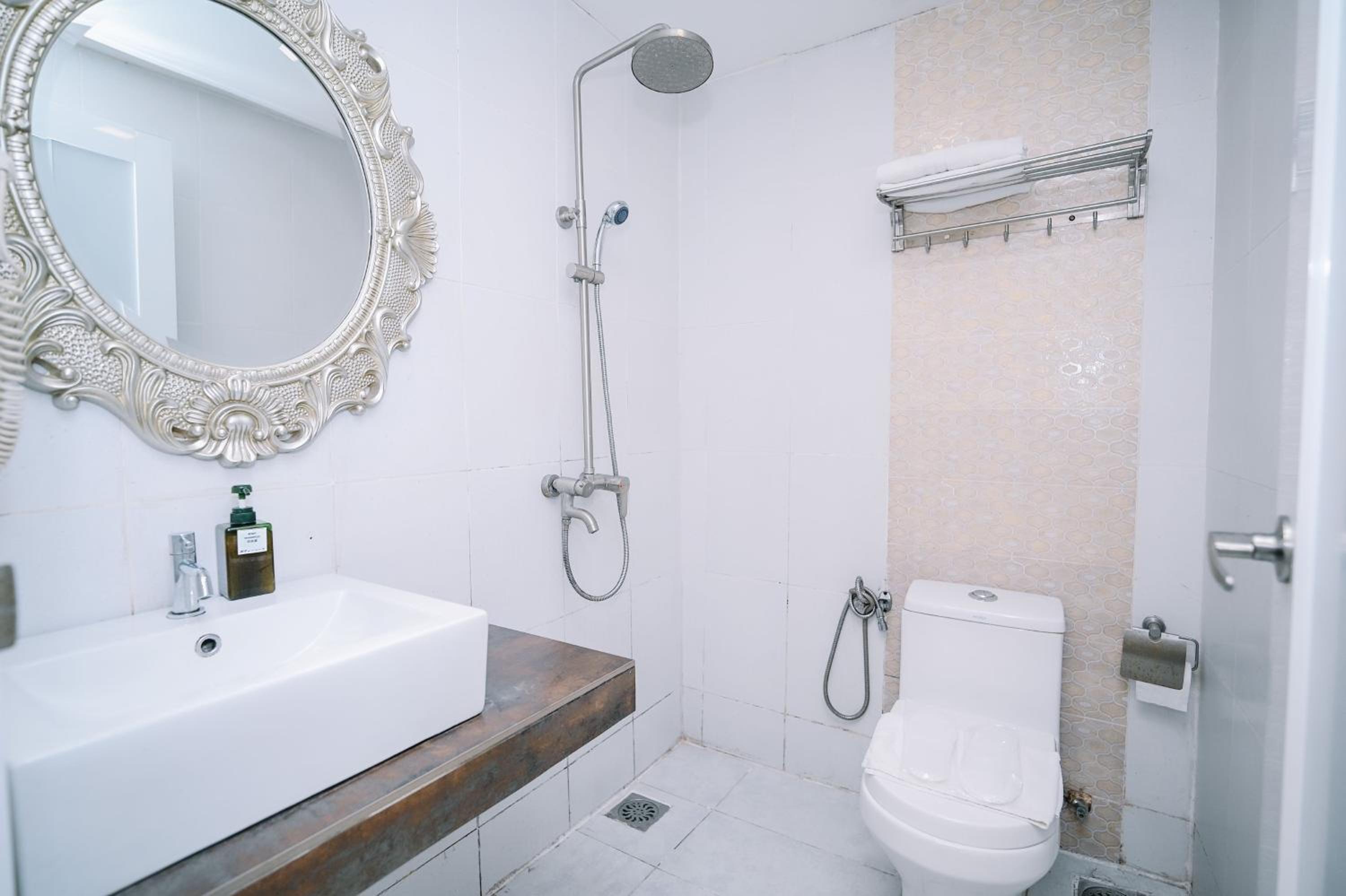 Standard King Room - Photo 3