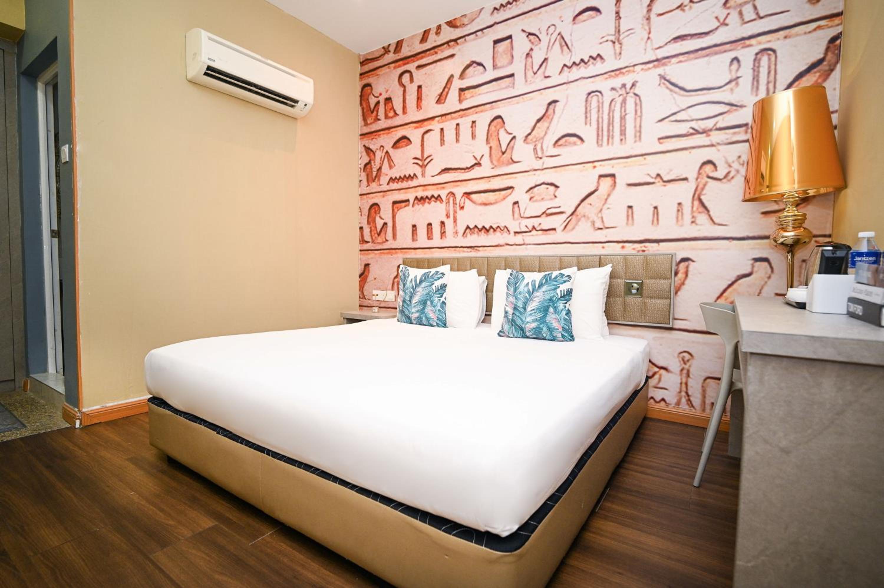 Standard King Room - Photo 4