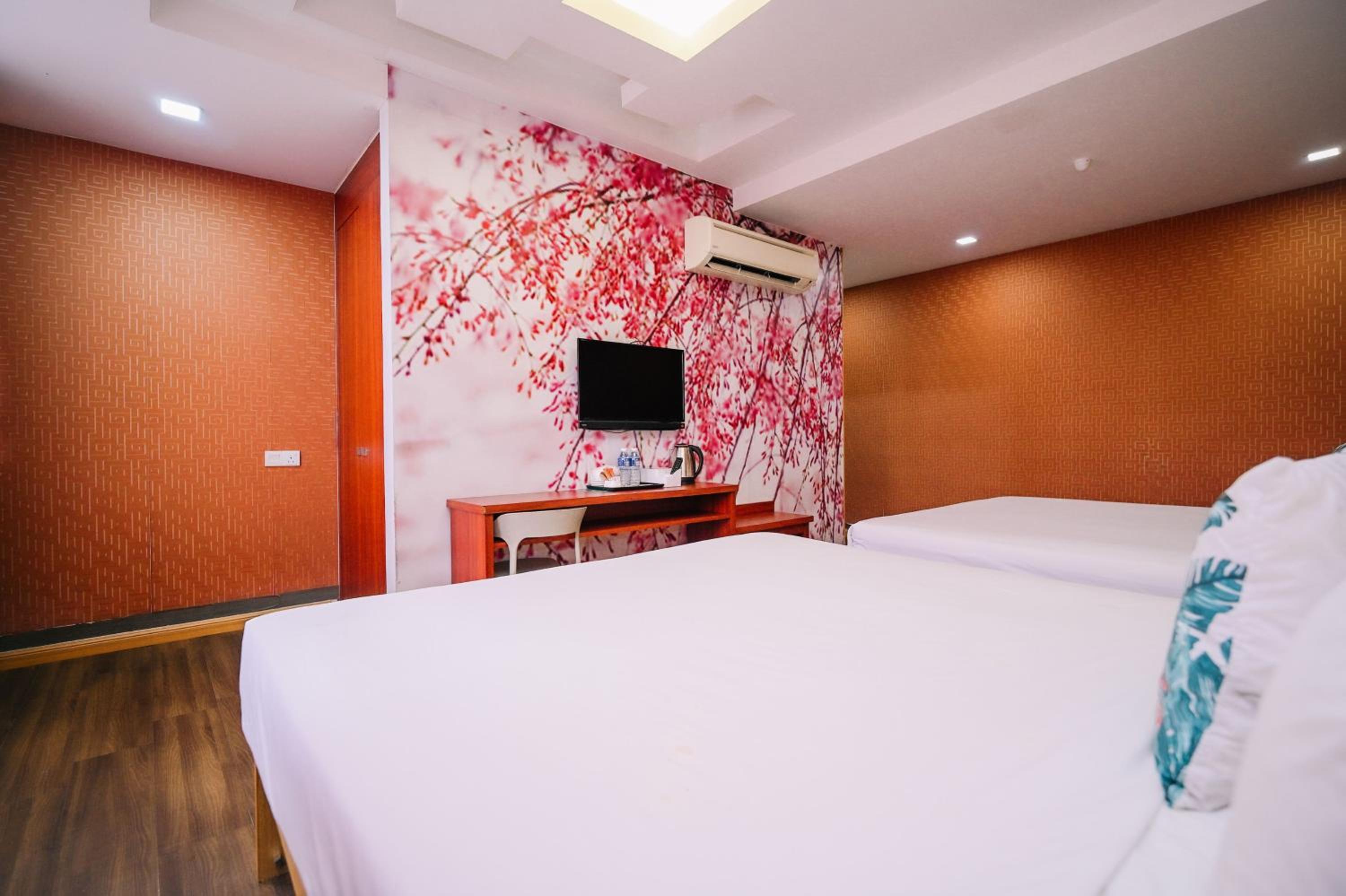 Deluxe Family Room - Photo 2
