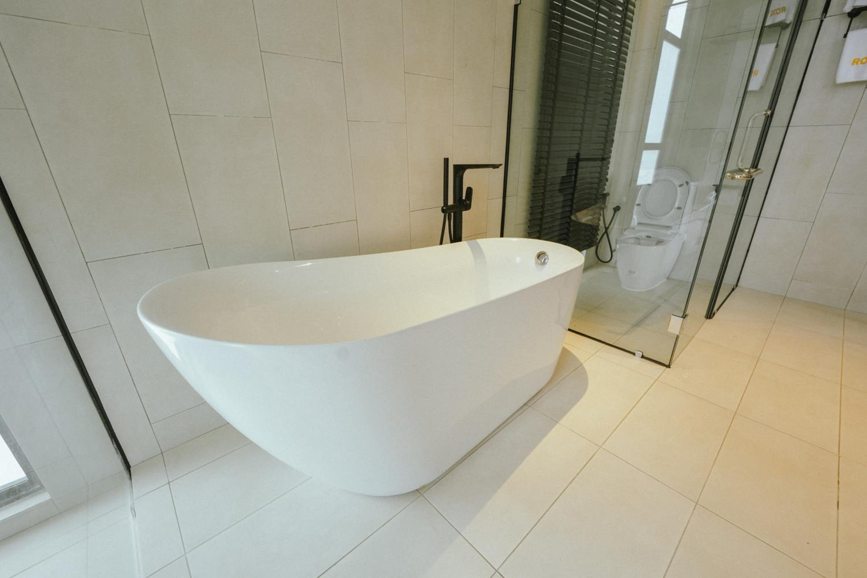 Deluxe Suite - Photo 23