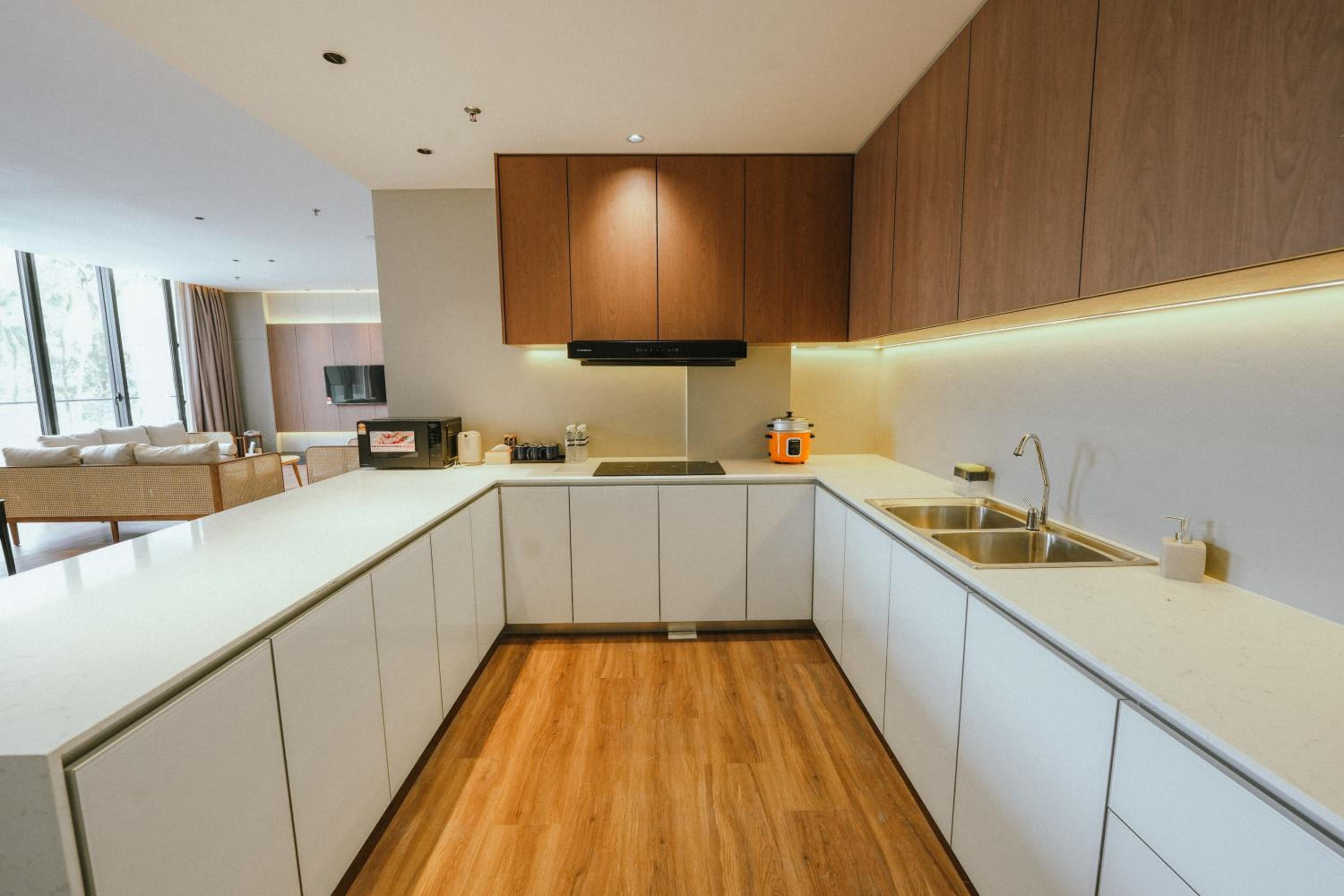 Deluxe Suite - Photo 9