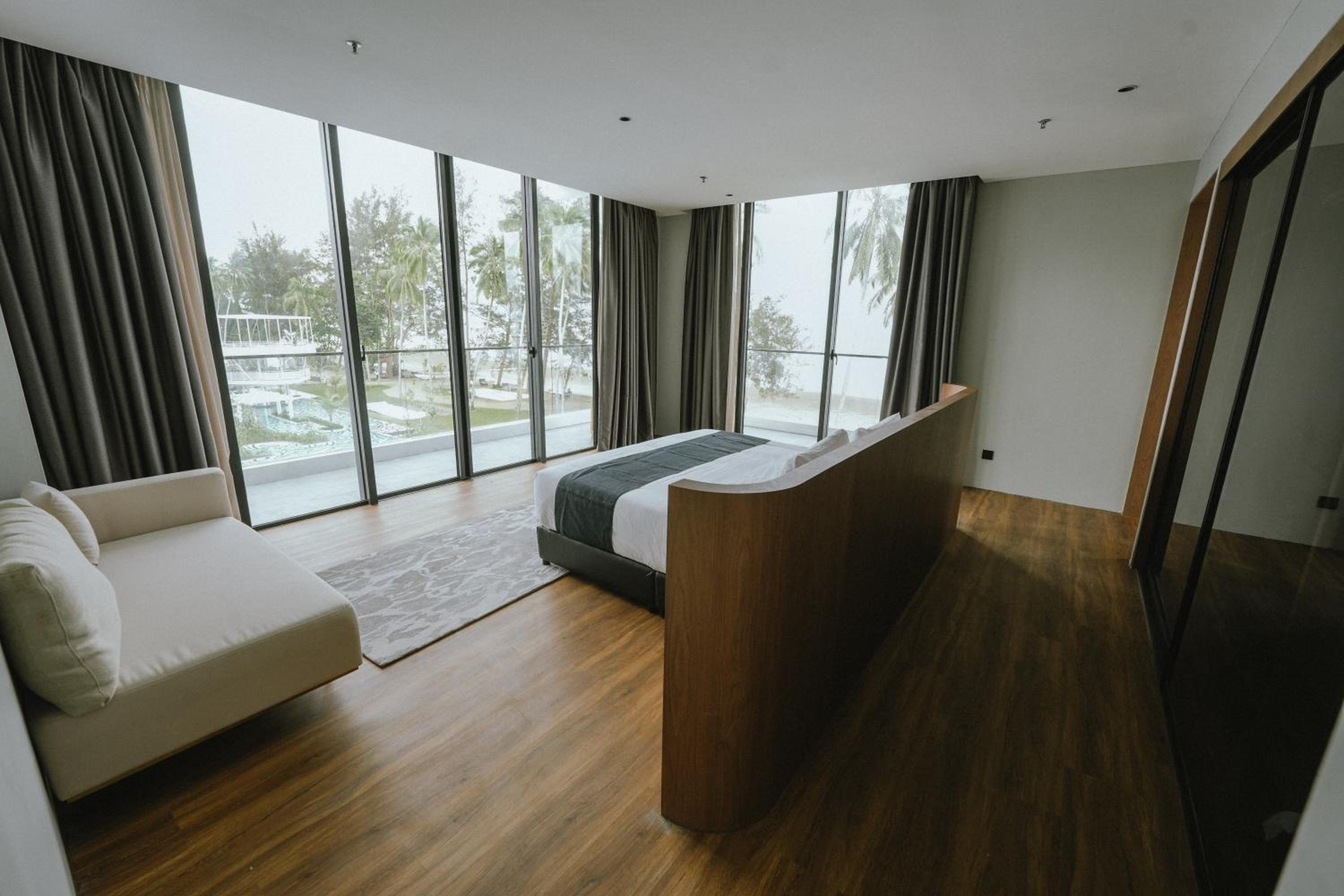 Deluxe Suite - Photo 26