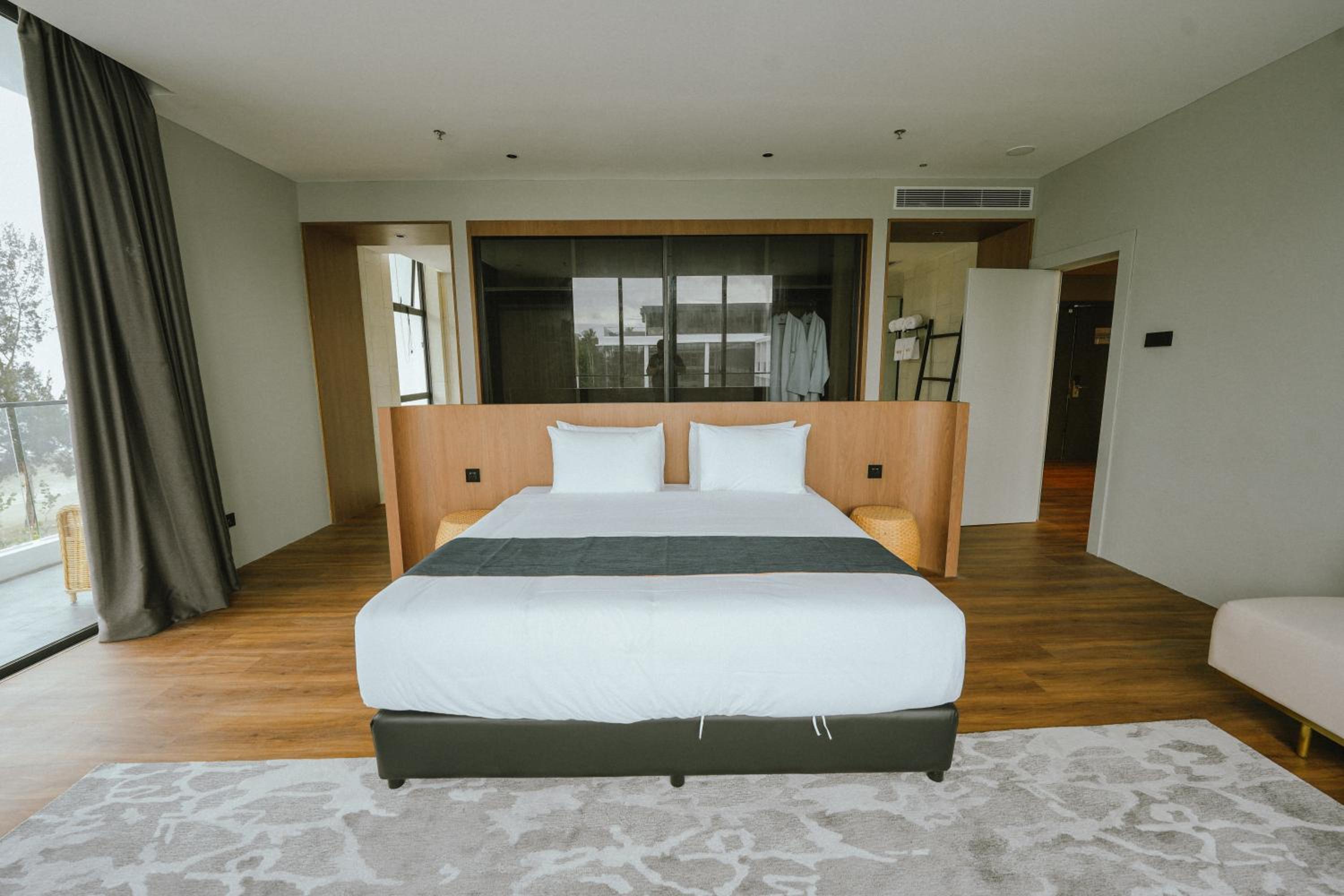 Deluxe Suite - Photo 12