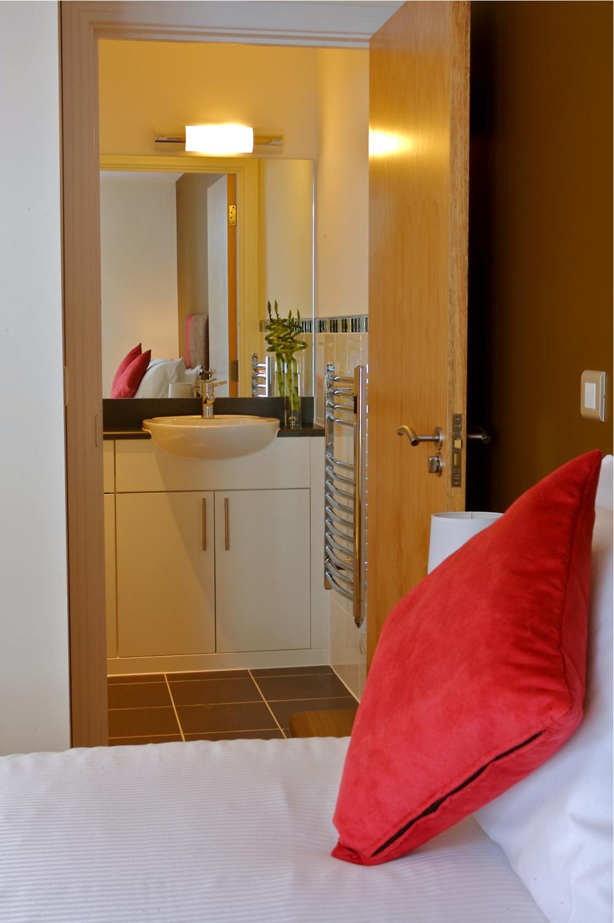 Two-Bedroom Suite - Photo 8
