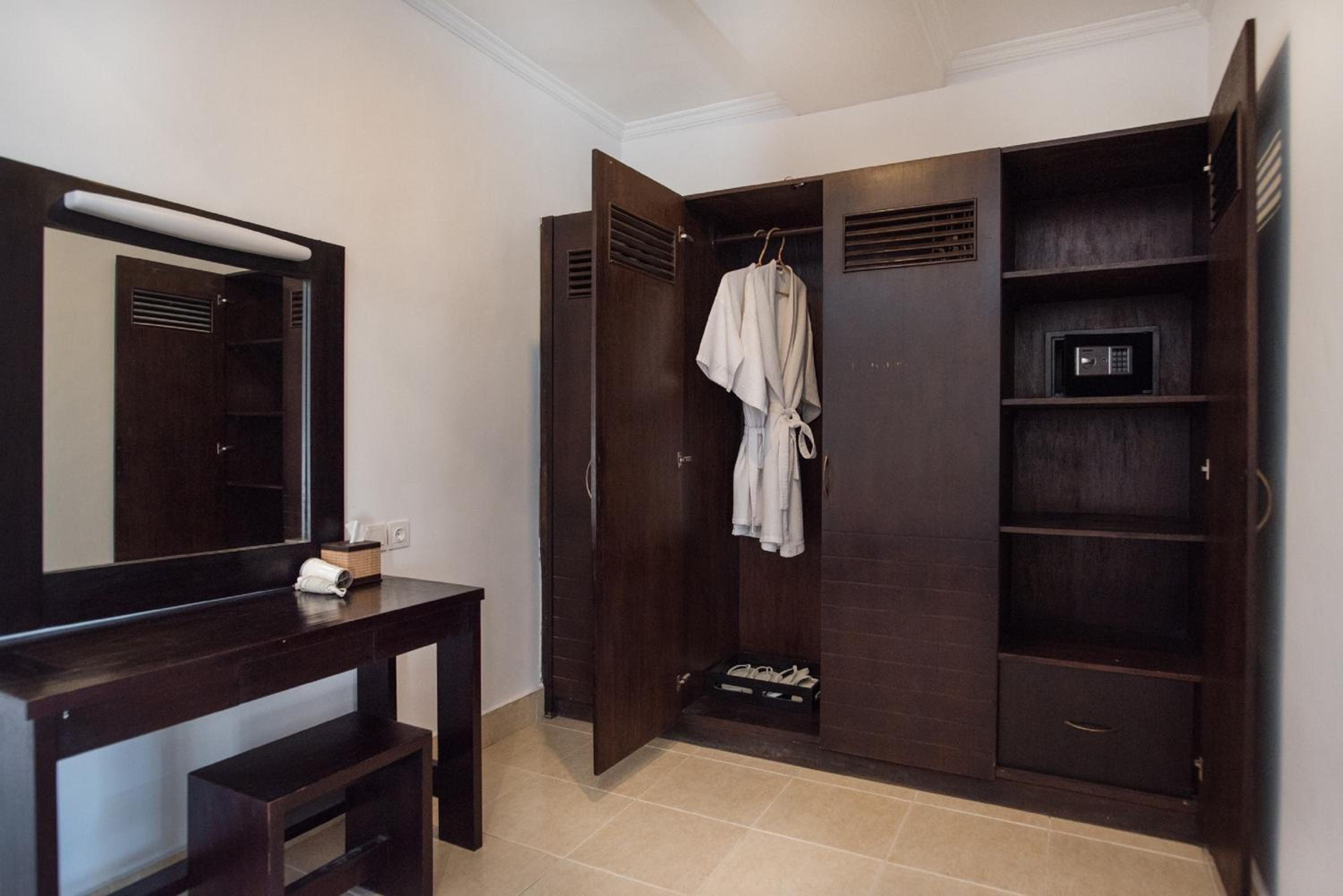 Two-Bedroom Villa with Private Pool - Photo 17