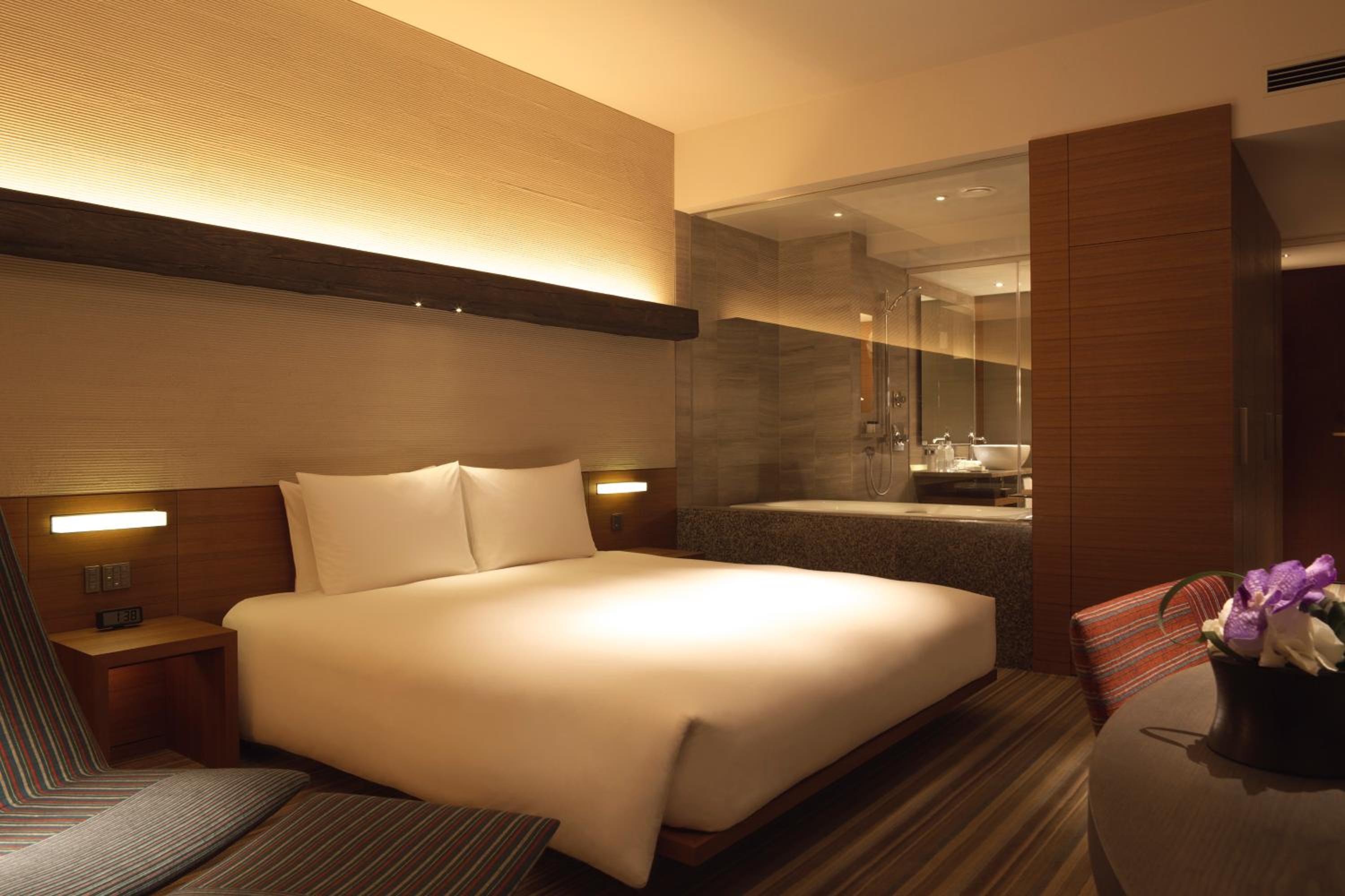 King Room - Club Access photo 1