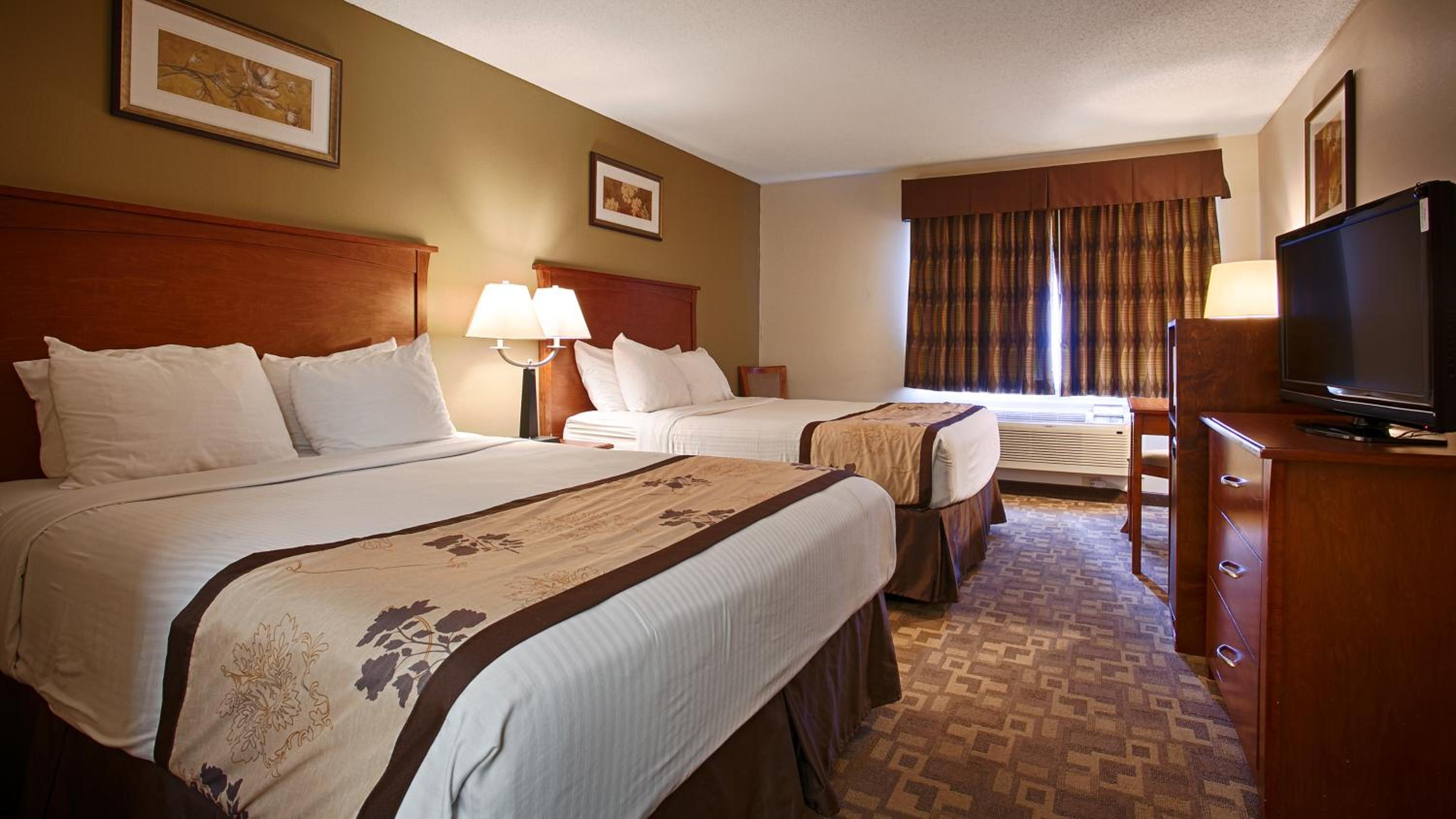 Queen Room with Two Queen Beds - Non-Smoking - Photo 4