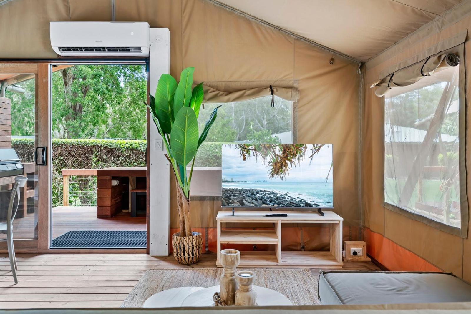 Luxury Safari Tent photo 3