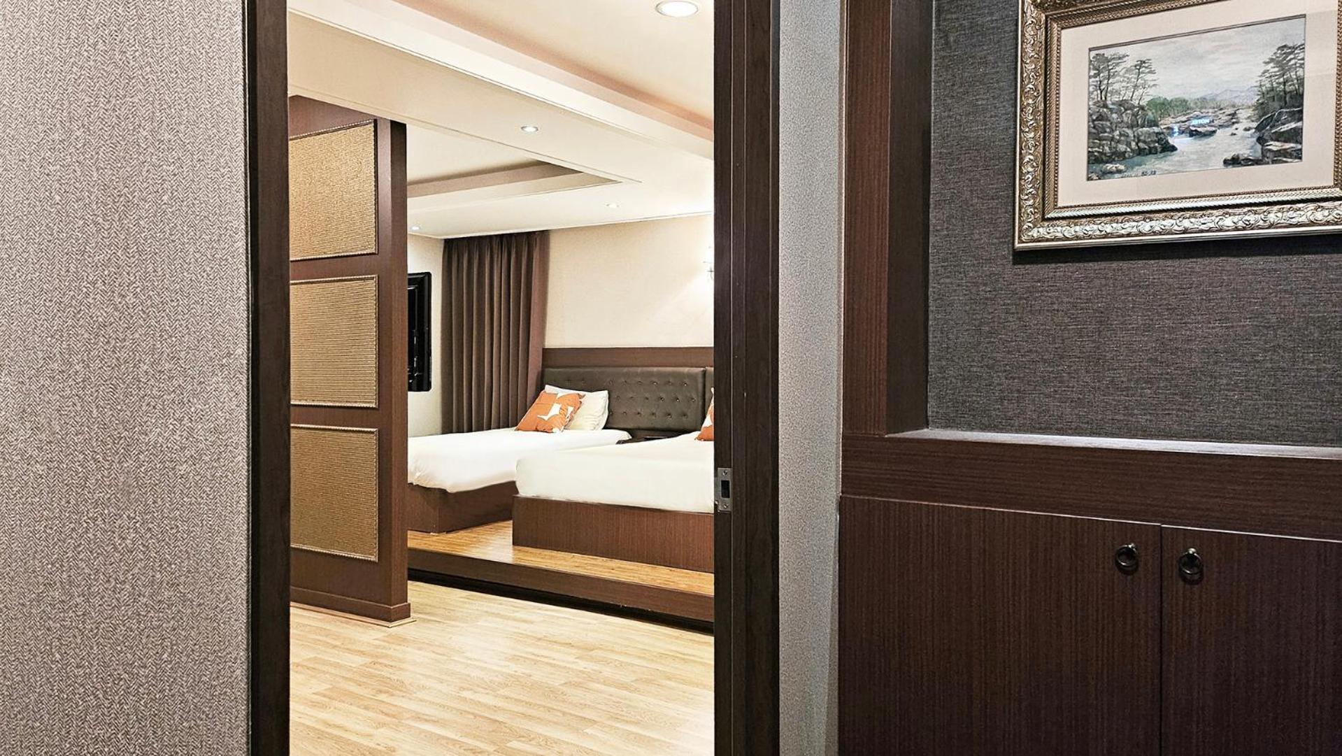 Royal Suite Double + Single