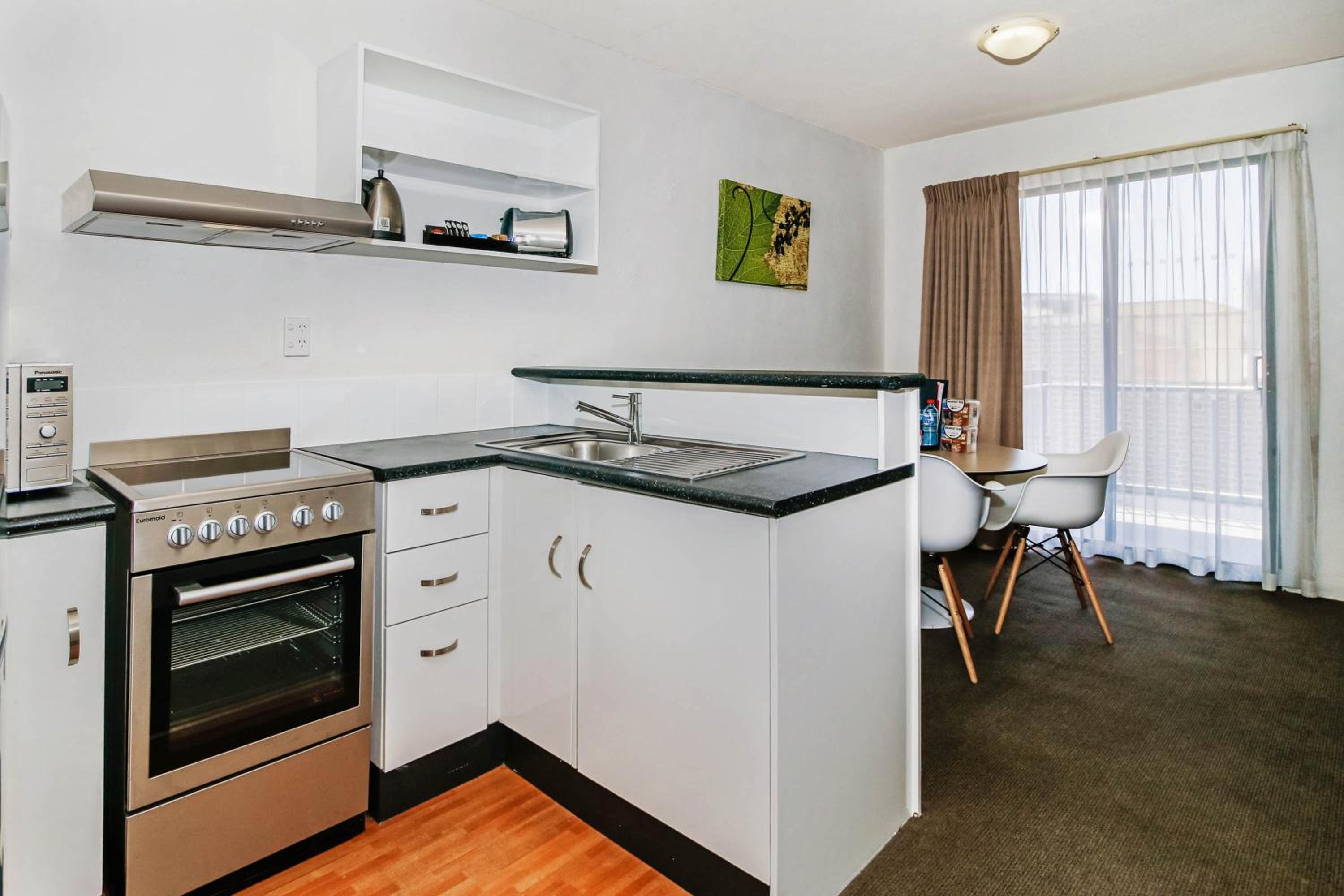 One-Bedroom Apartment - Photo 2