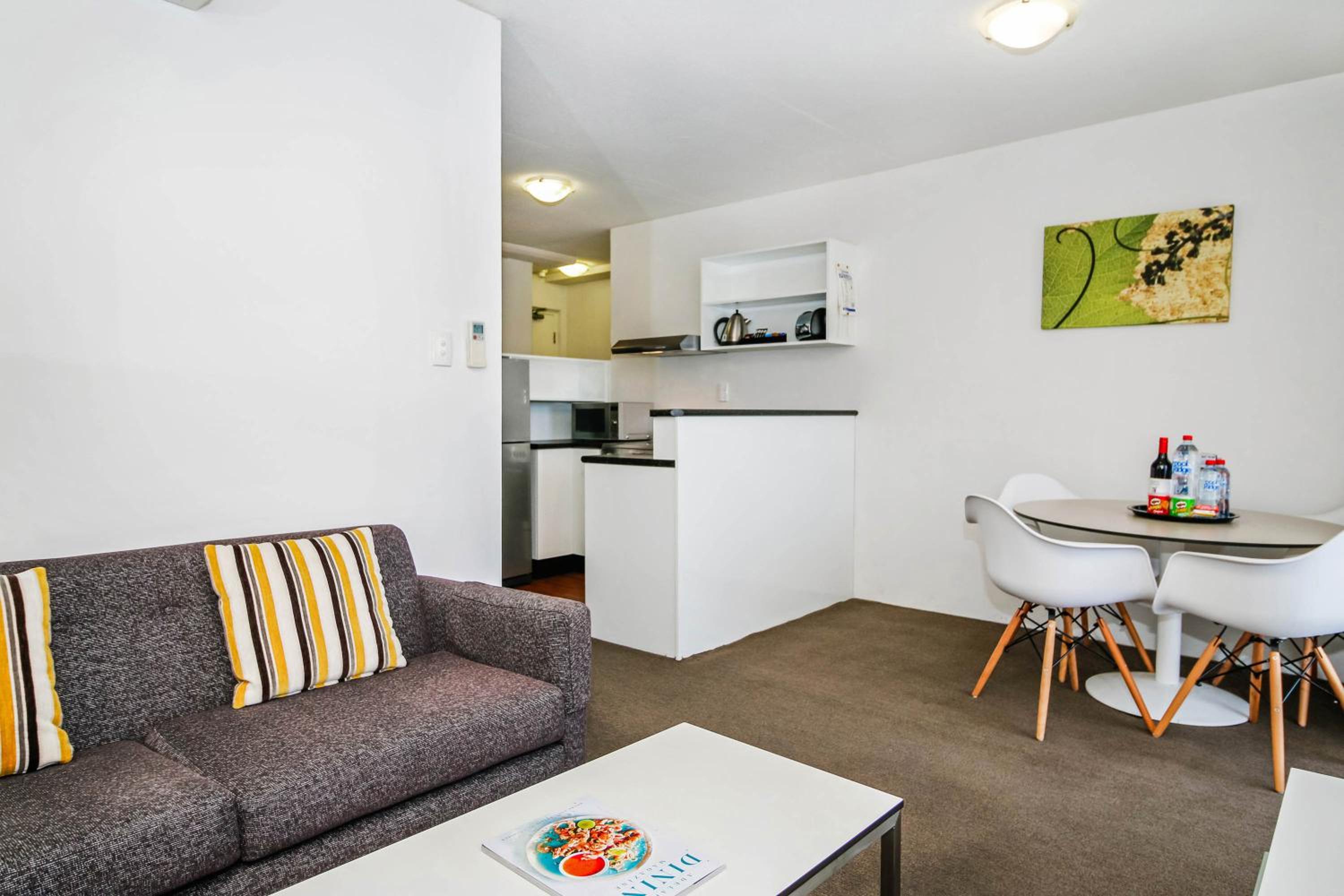 One-Bedroom Apartment - Photo 3