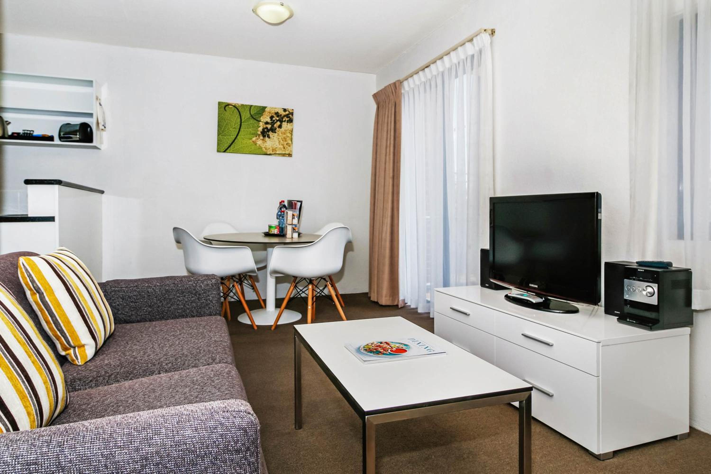 One-Bedroom Apartment - Photo 9