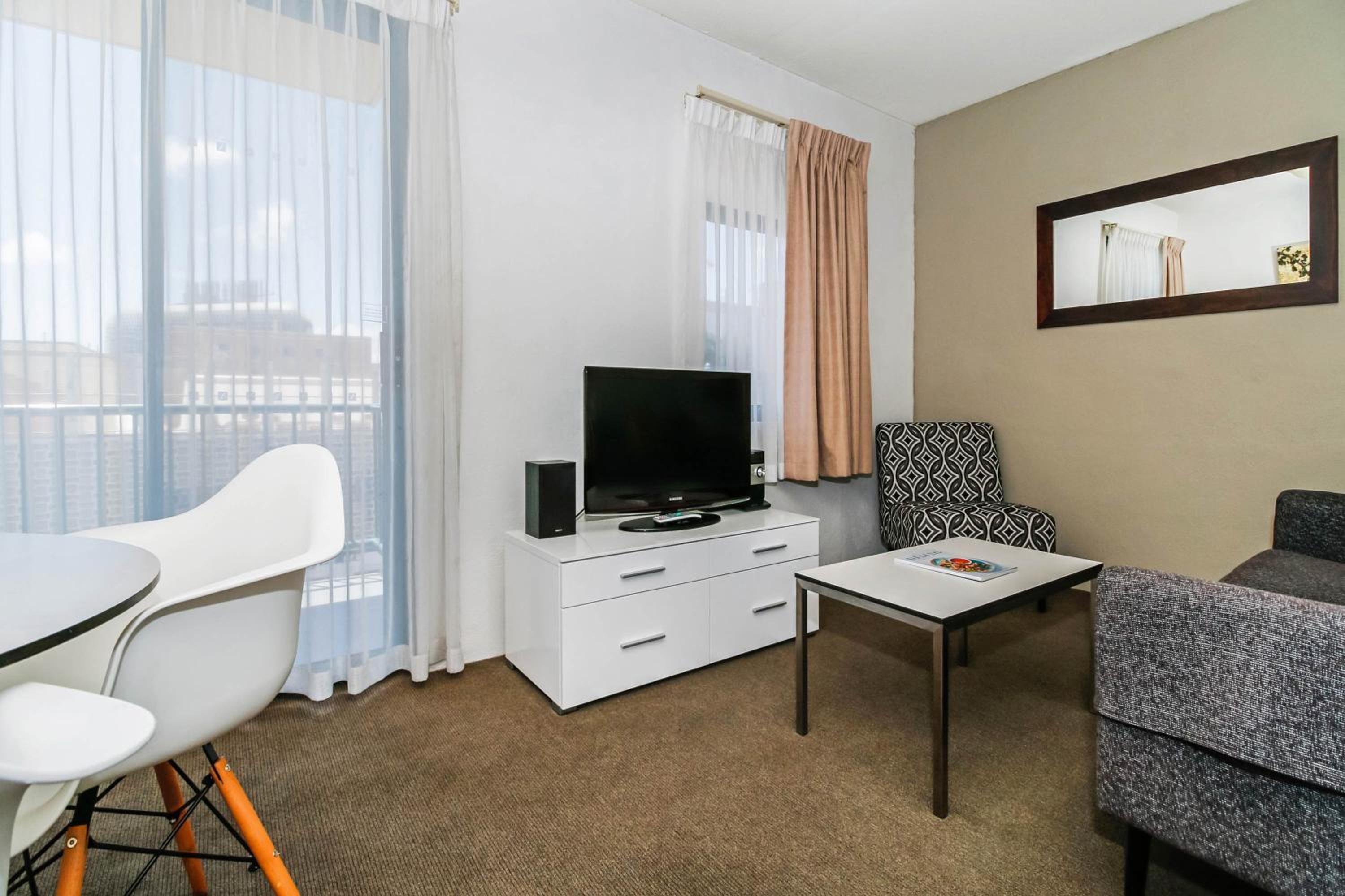 One-Bedroom Apartment - Photo 8