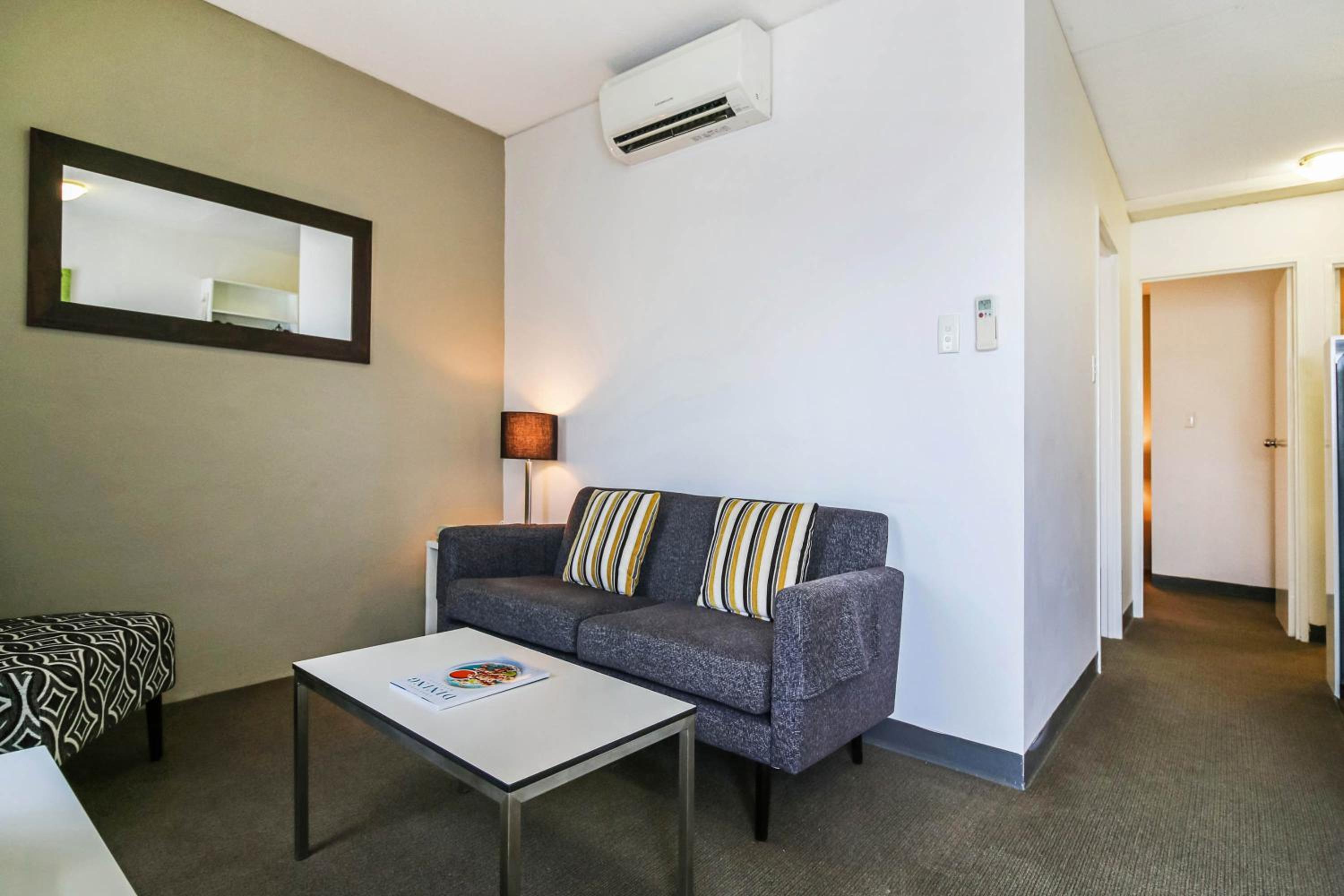 One-Bedroom Apartment - Photo 6