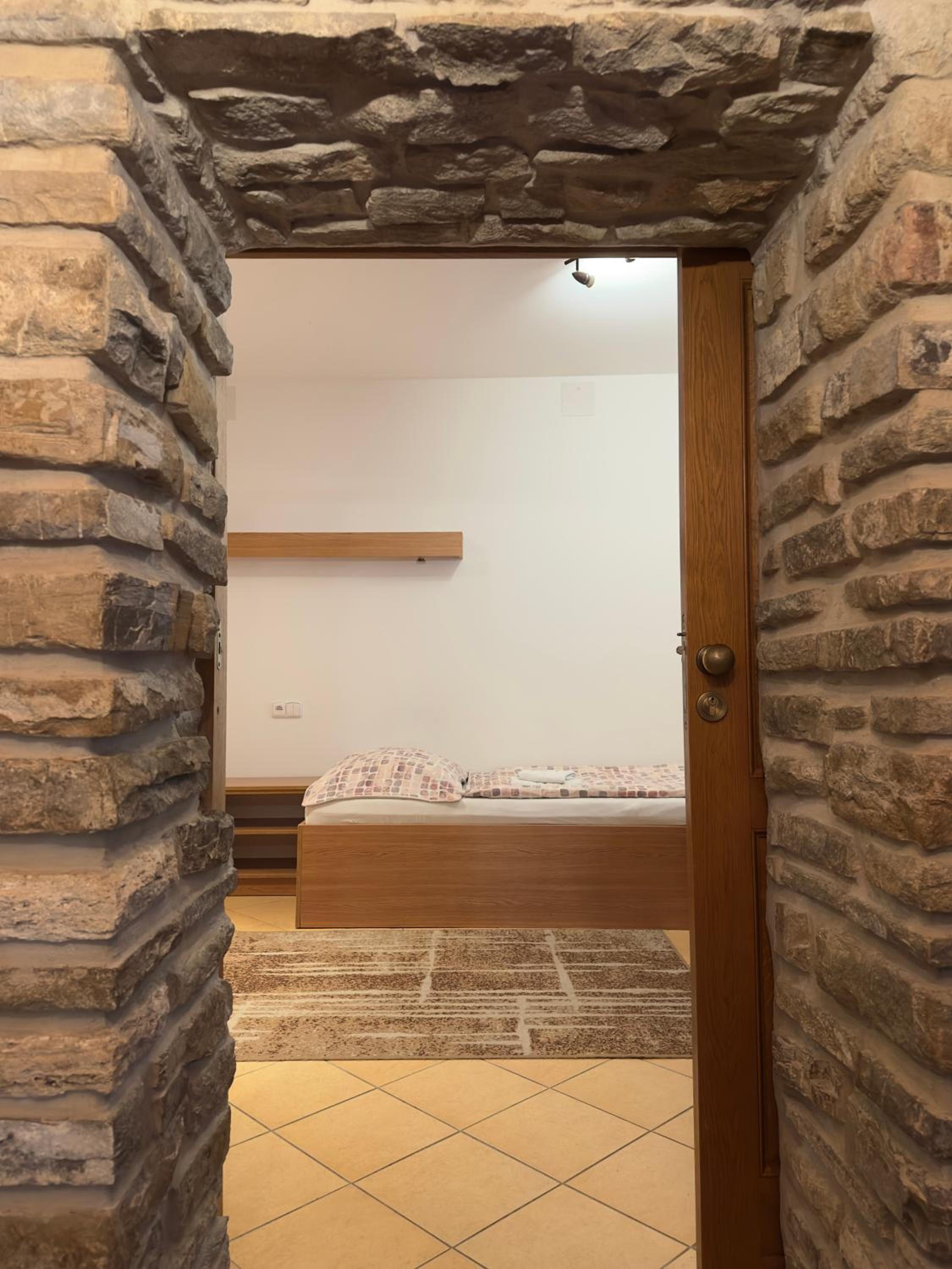 Twin Room - Photo 3