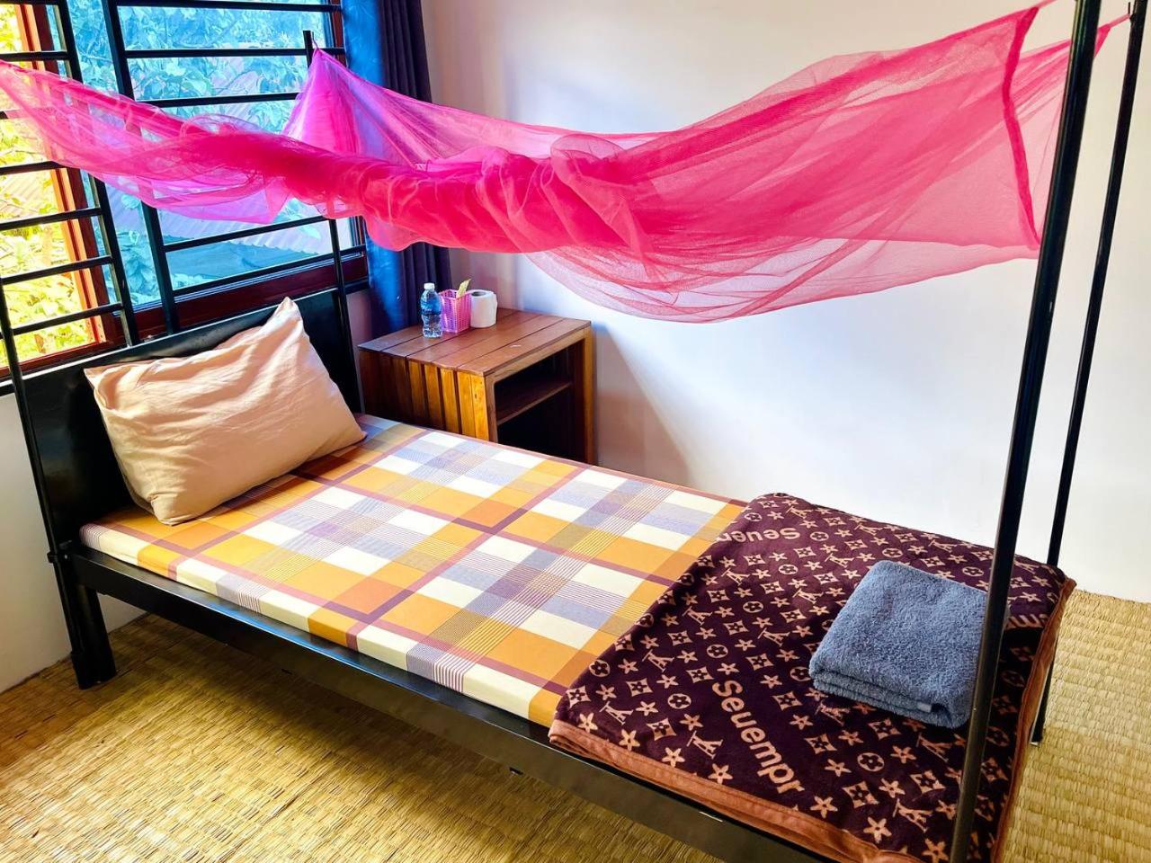 Single Bed in Mixed Dormitory Room