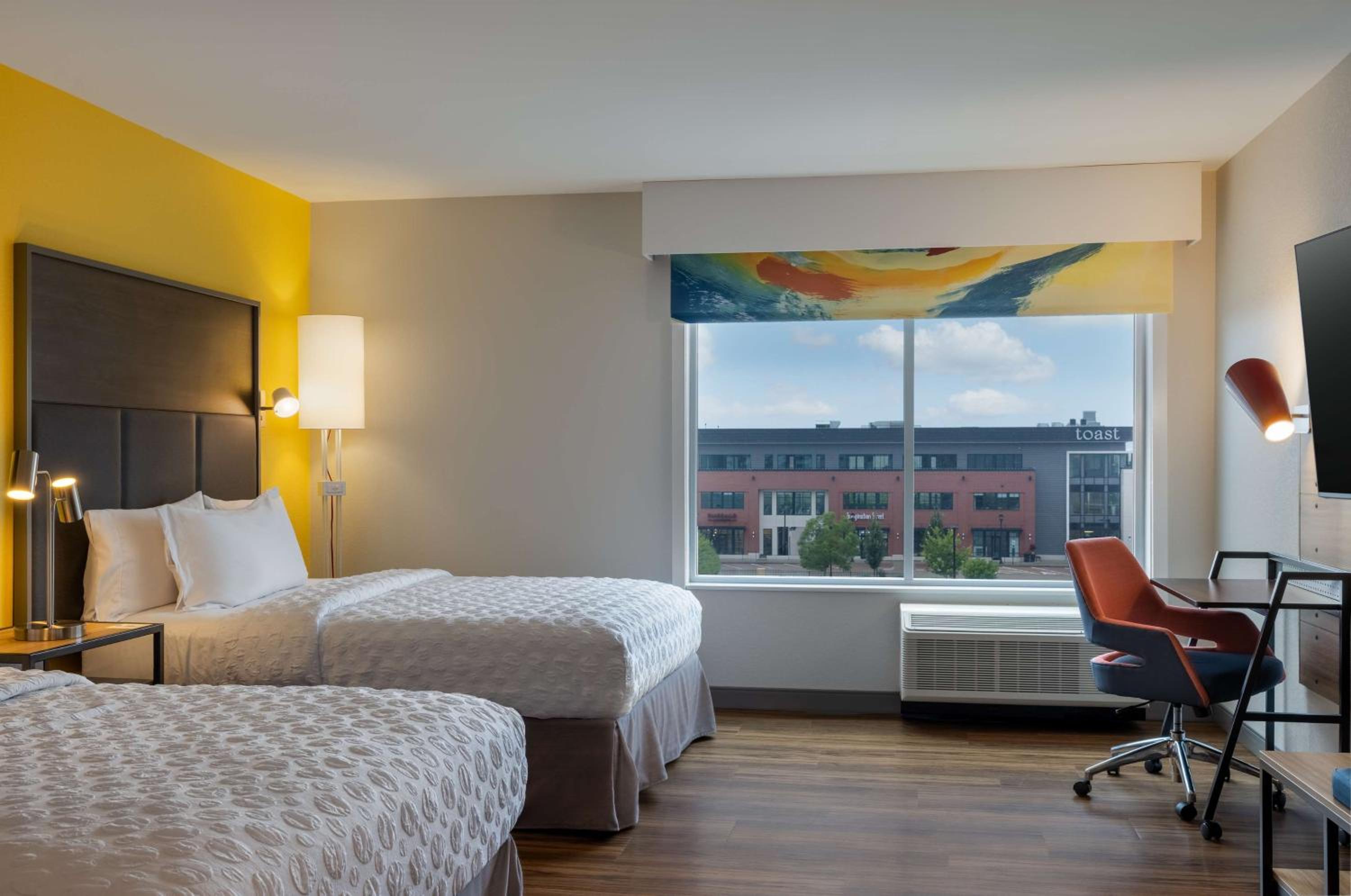 Queen Room with Two Queen Beds and Accessible Tub - Mobility Access - Photo 4
