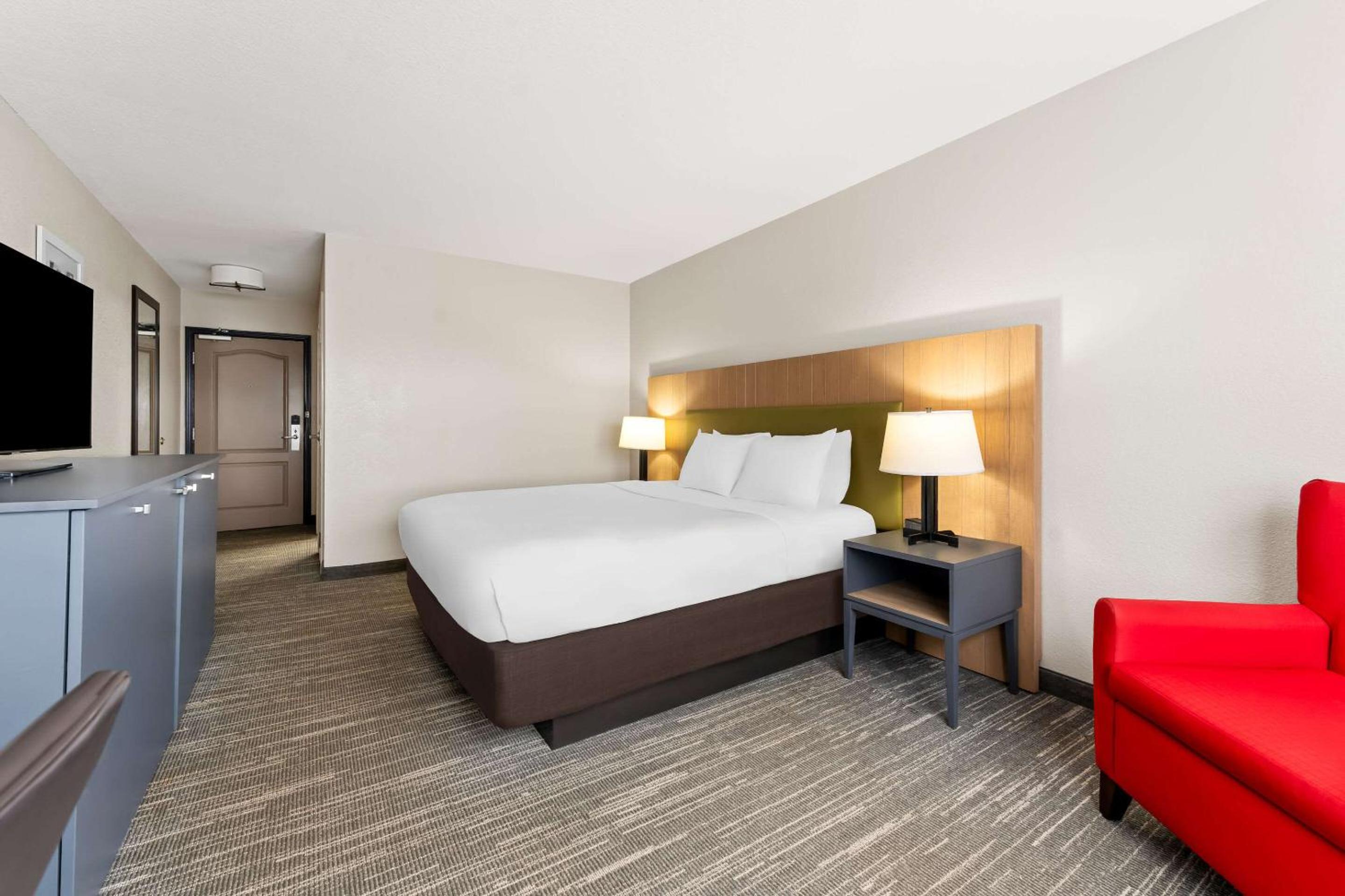 King Room - Non Smoking/Pet Friendly photo 2