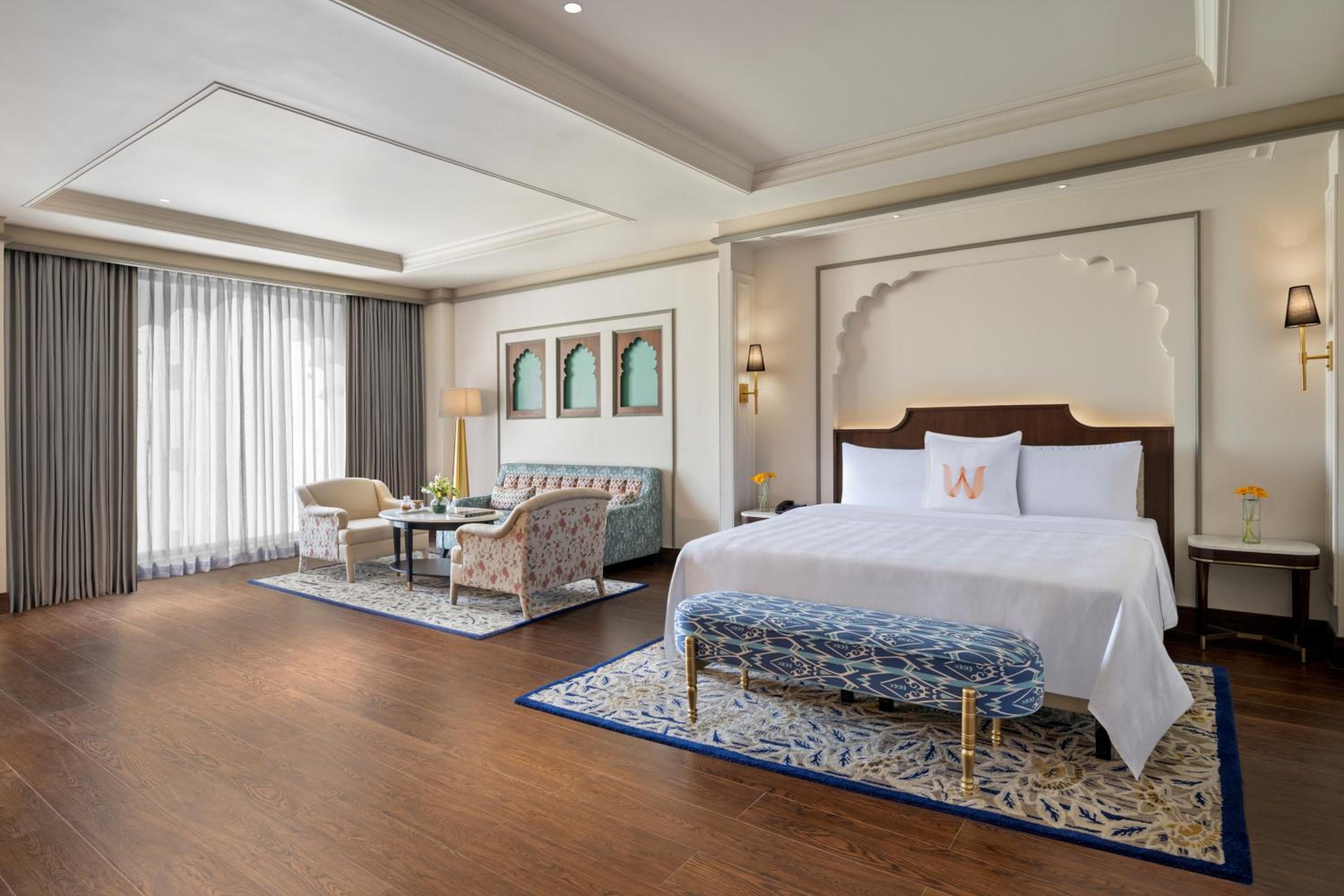 Suite - Photo 1