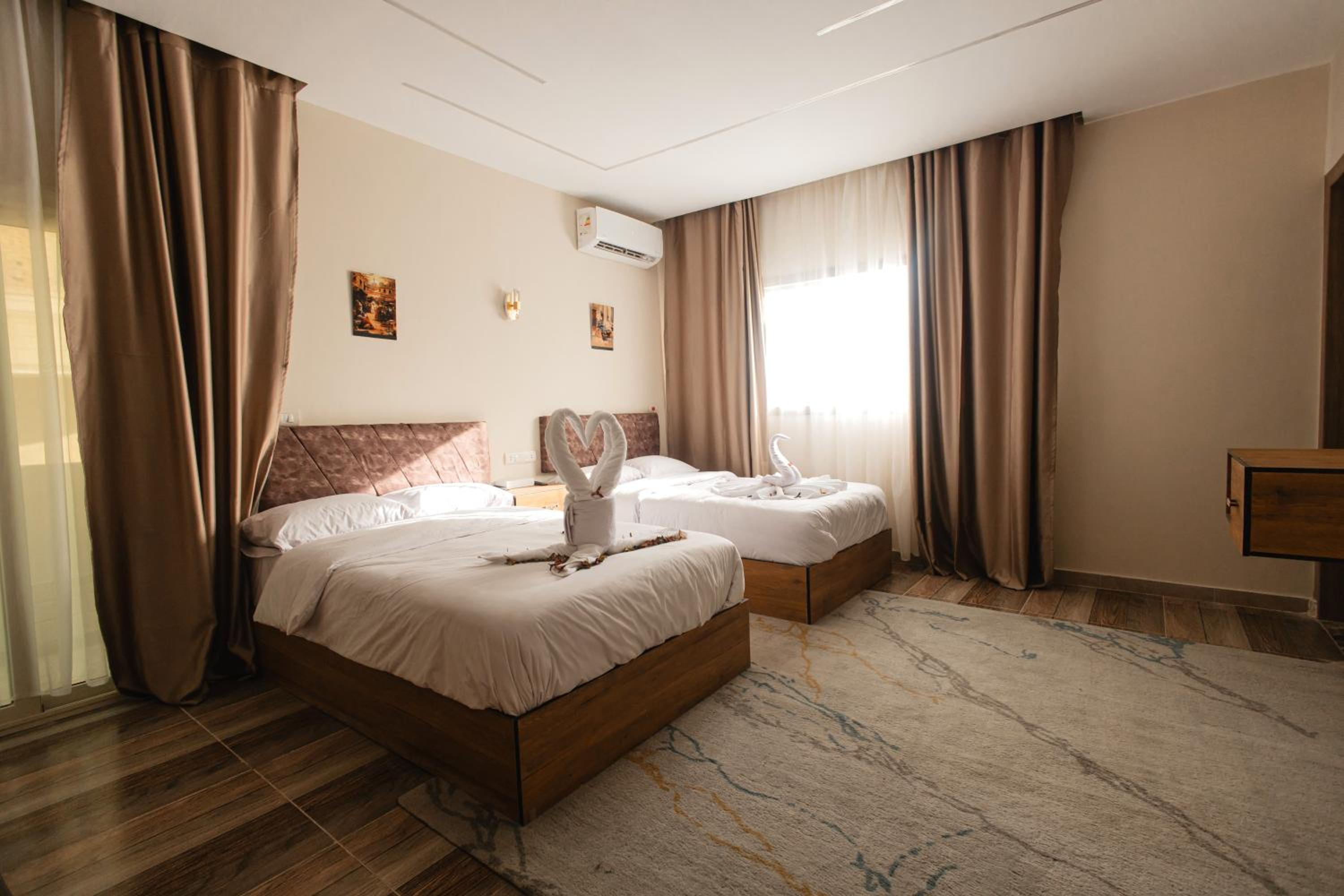 Deluxe Double or Twin Room with Mountain View